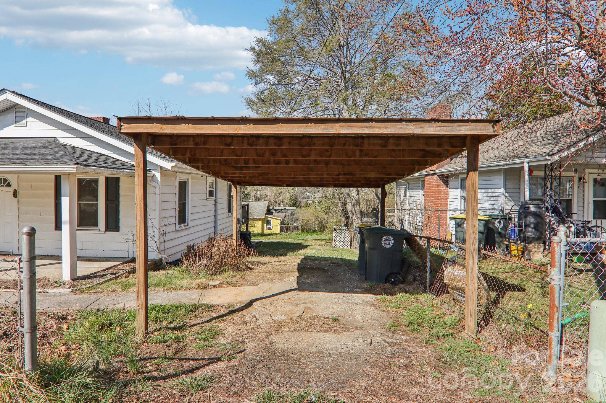 24 Pelzer ST, Asheville, NC 28804