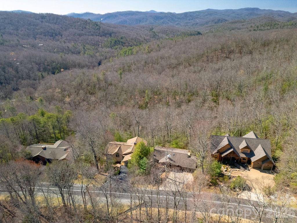 416 Kanasgowa DR, Brevard, NC 28712