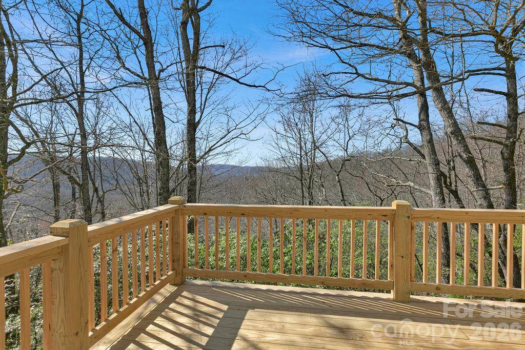 416 Kanasgowa DR, Brevard, NC 28712