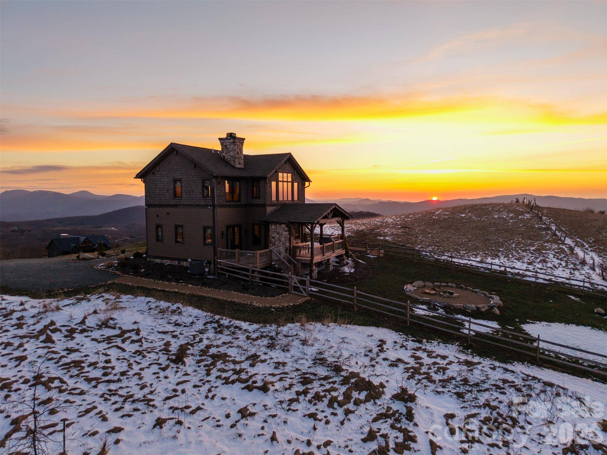 352 Great Sky DR, Banner Elk, NC 28604