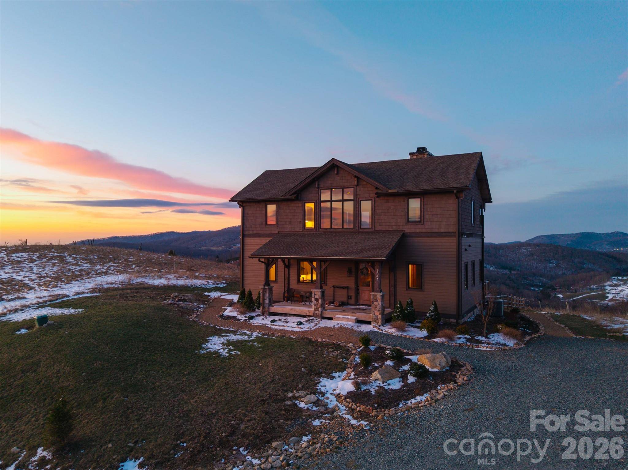352 Great Sky DR, Banner Elk, NC 28604