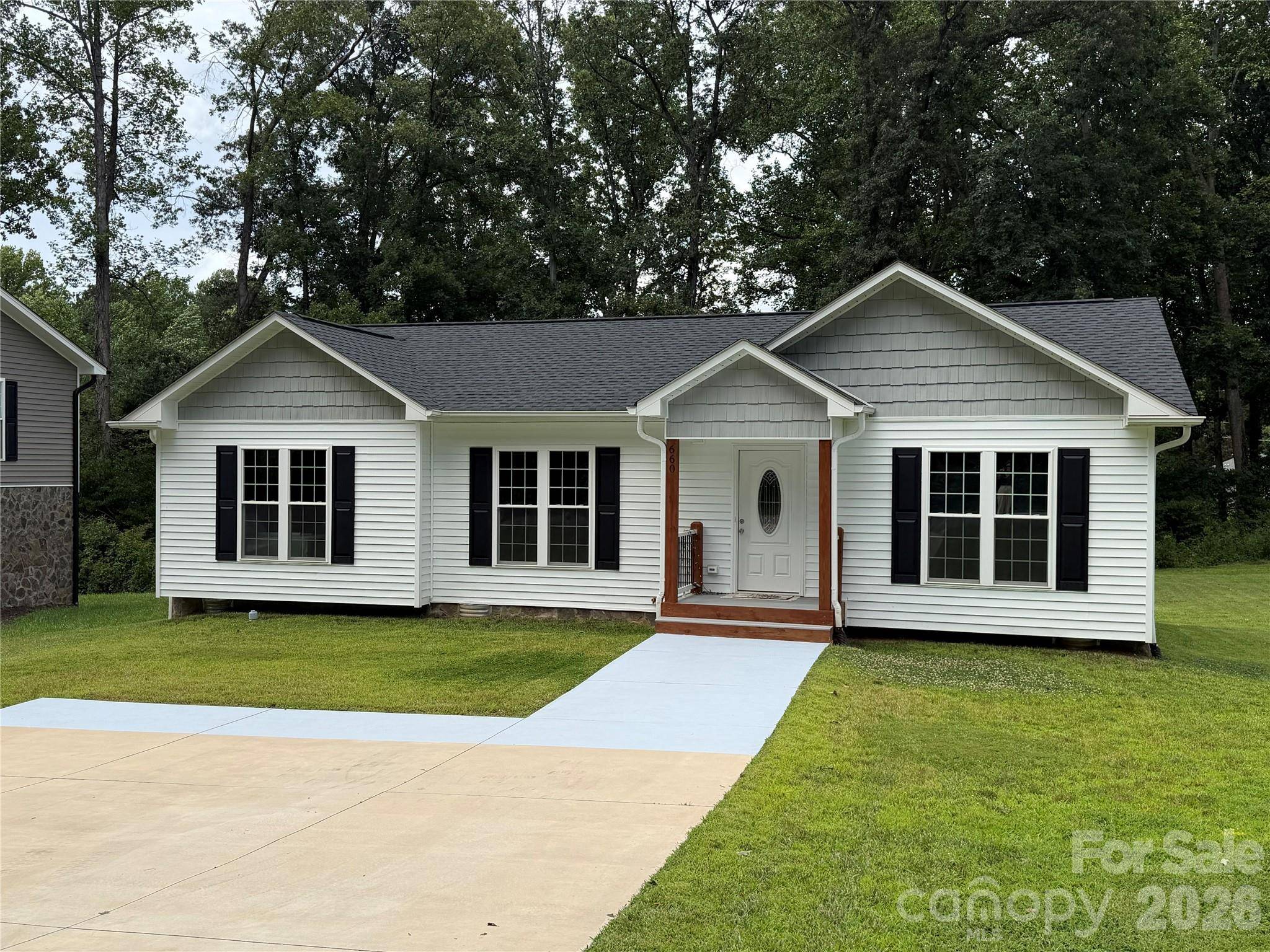 660 W 9th ST, Newton, NC 28658