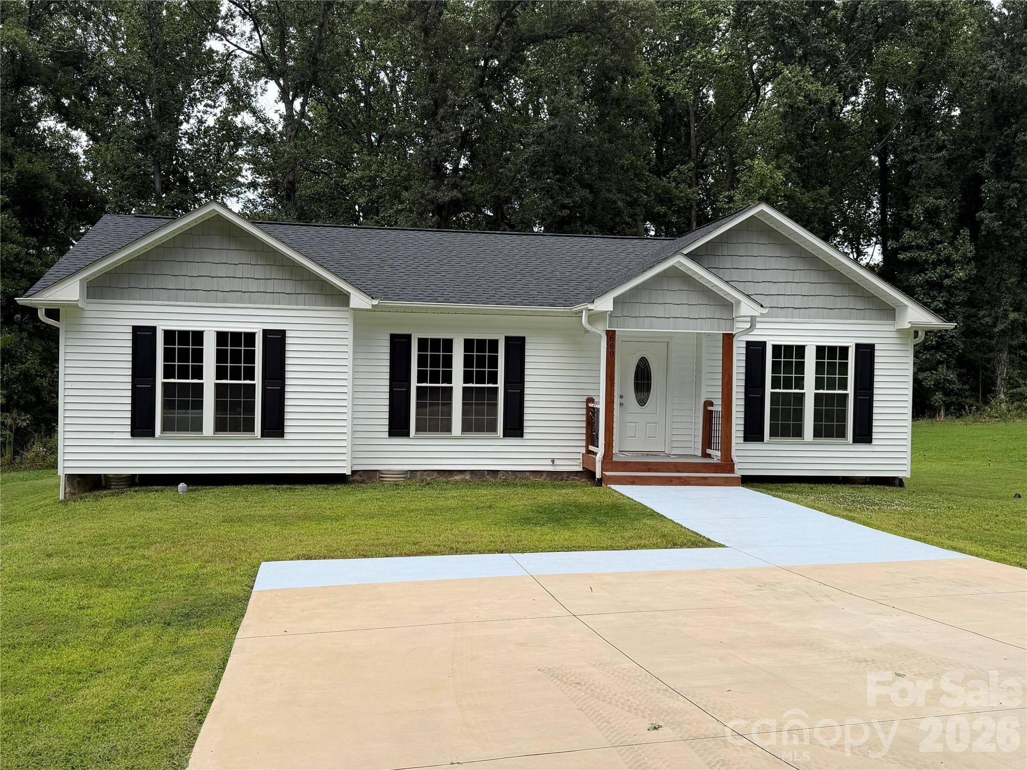 660 W 9th ST, Newton, NC 28658