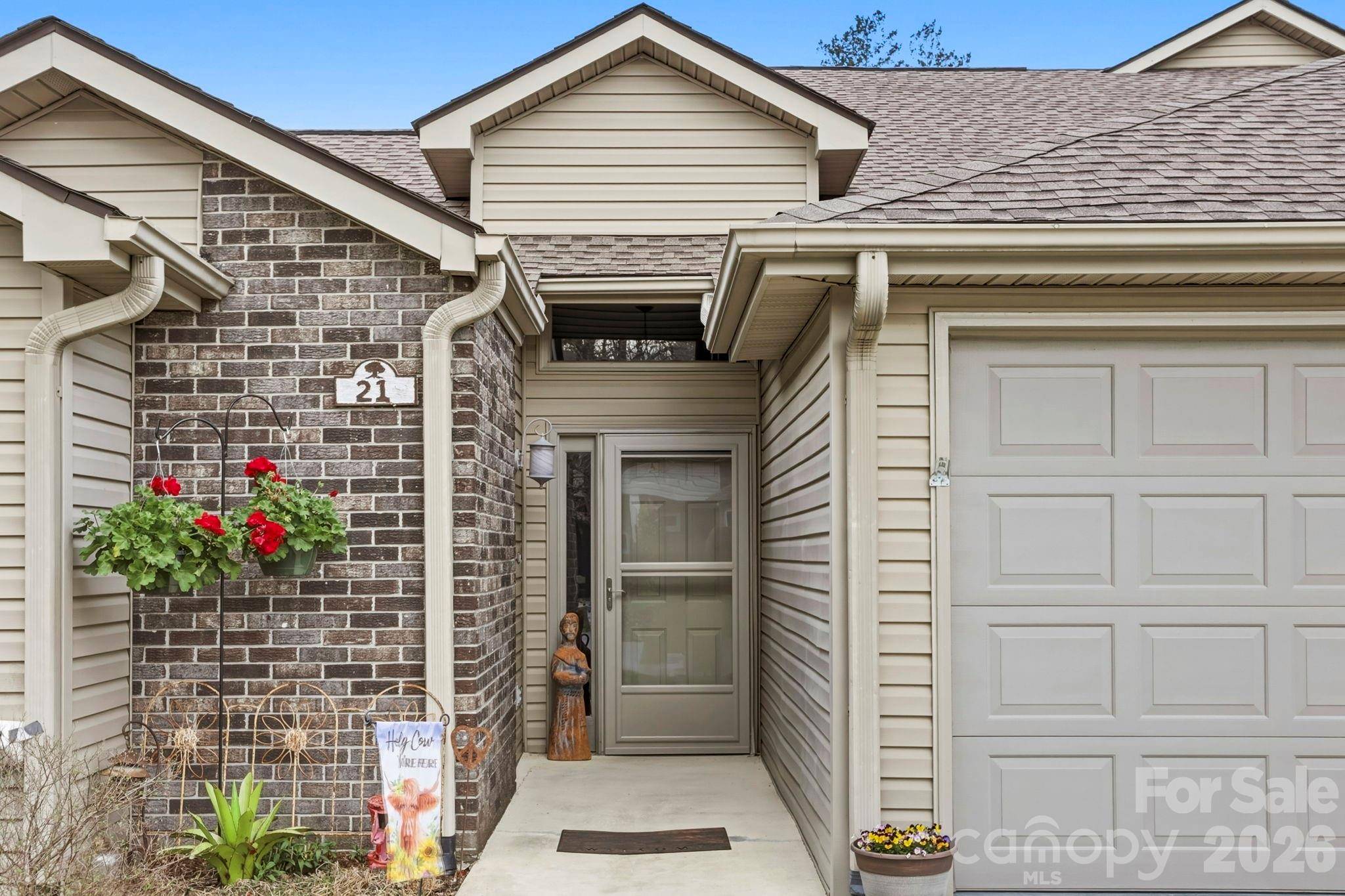 21 Tisha LN, Hendersonville, NC 28739