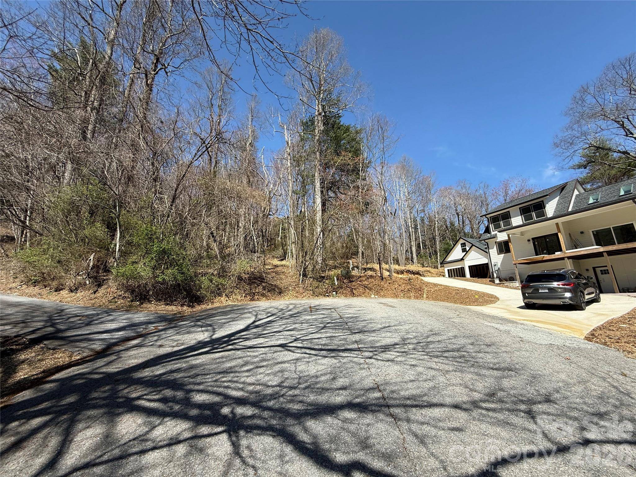 3 Fawn Turn LN, Hendersonville, NC 28739