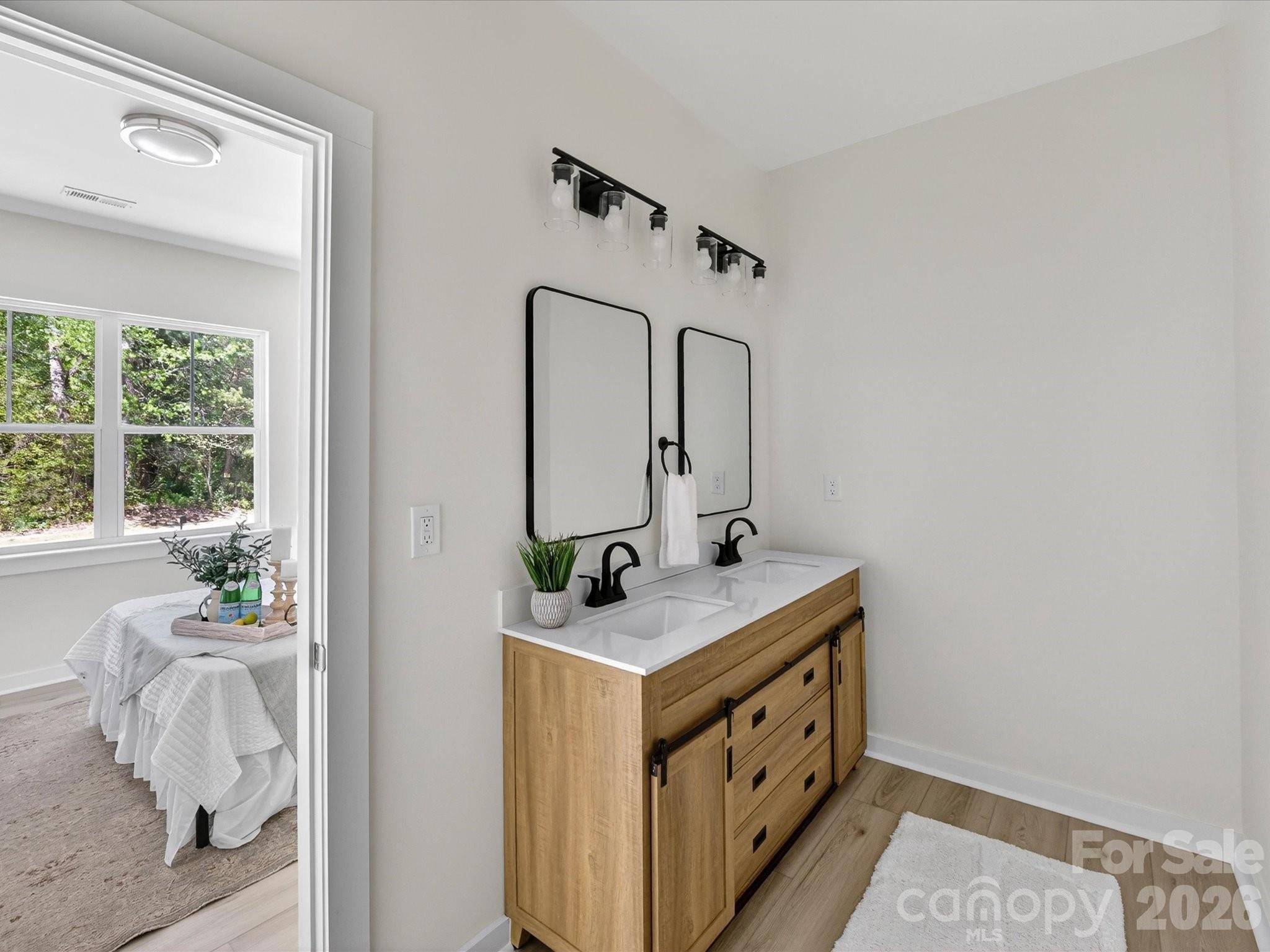 655 Stillgreen LN, Charlotte, NC 28214