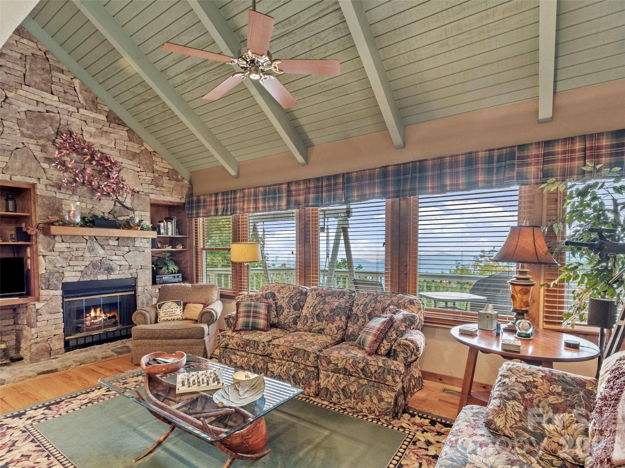 21 Ivy Ridge RD, Burnsville, NC 28714