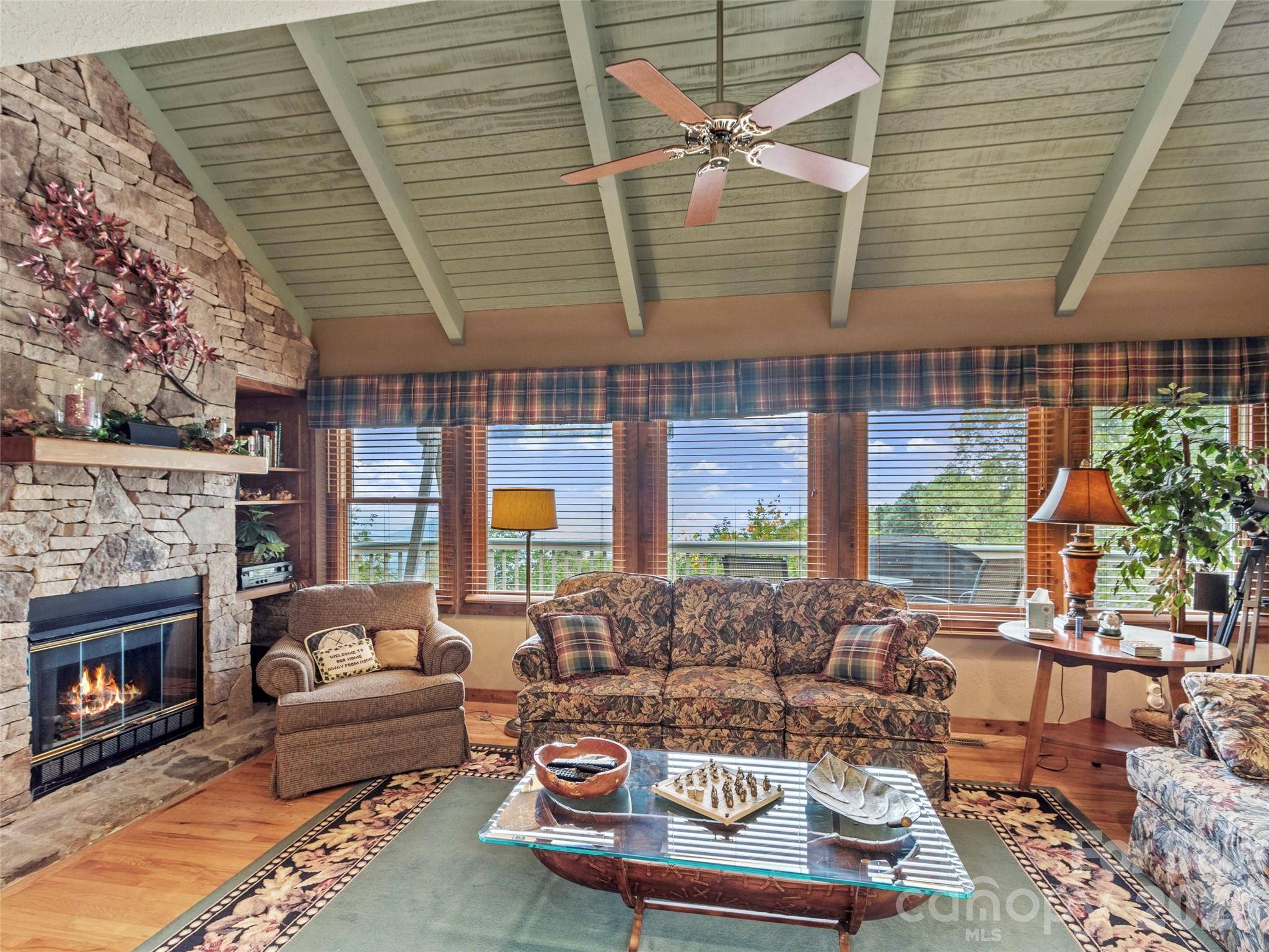 21 Ivy Ridge RD, Burnsville, NC 28714