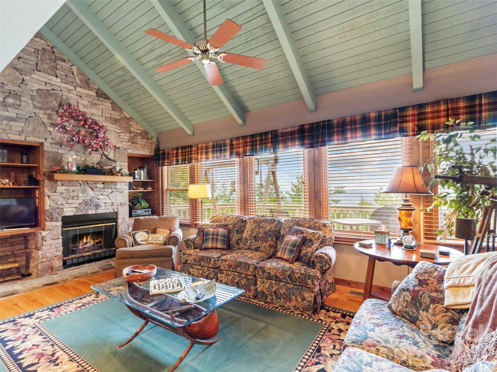 21 Ivy Ridge RD, Burnsville, NC 28714