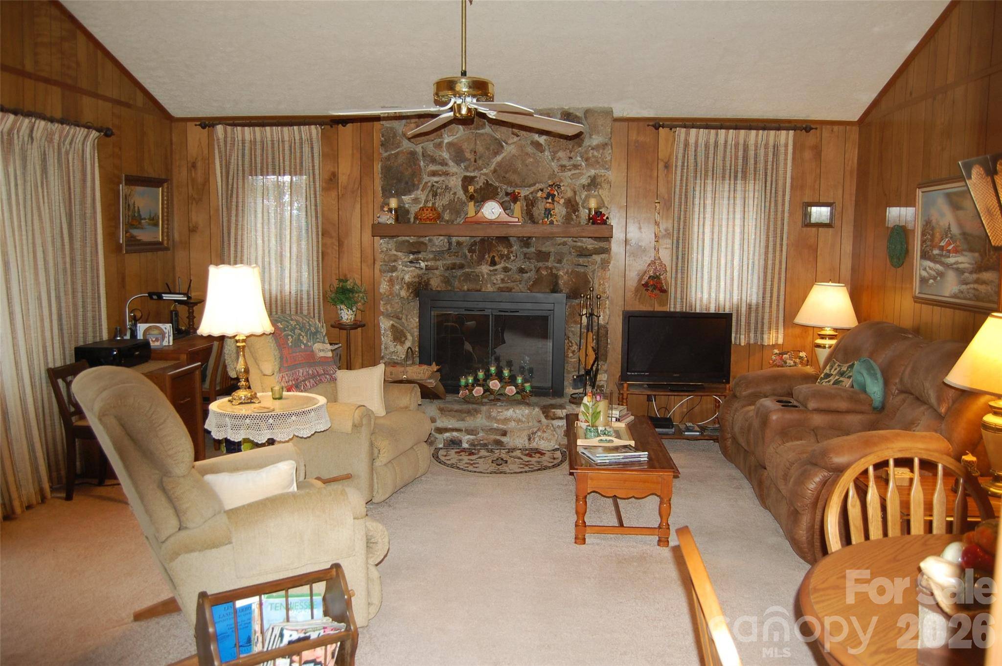 202 Knoll CIR, Newland, NC 28657