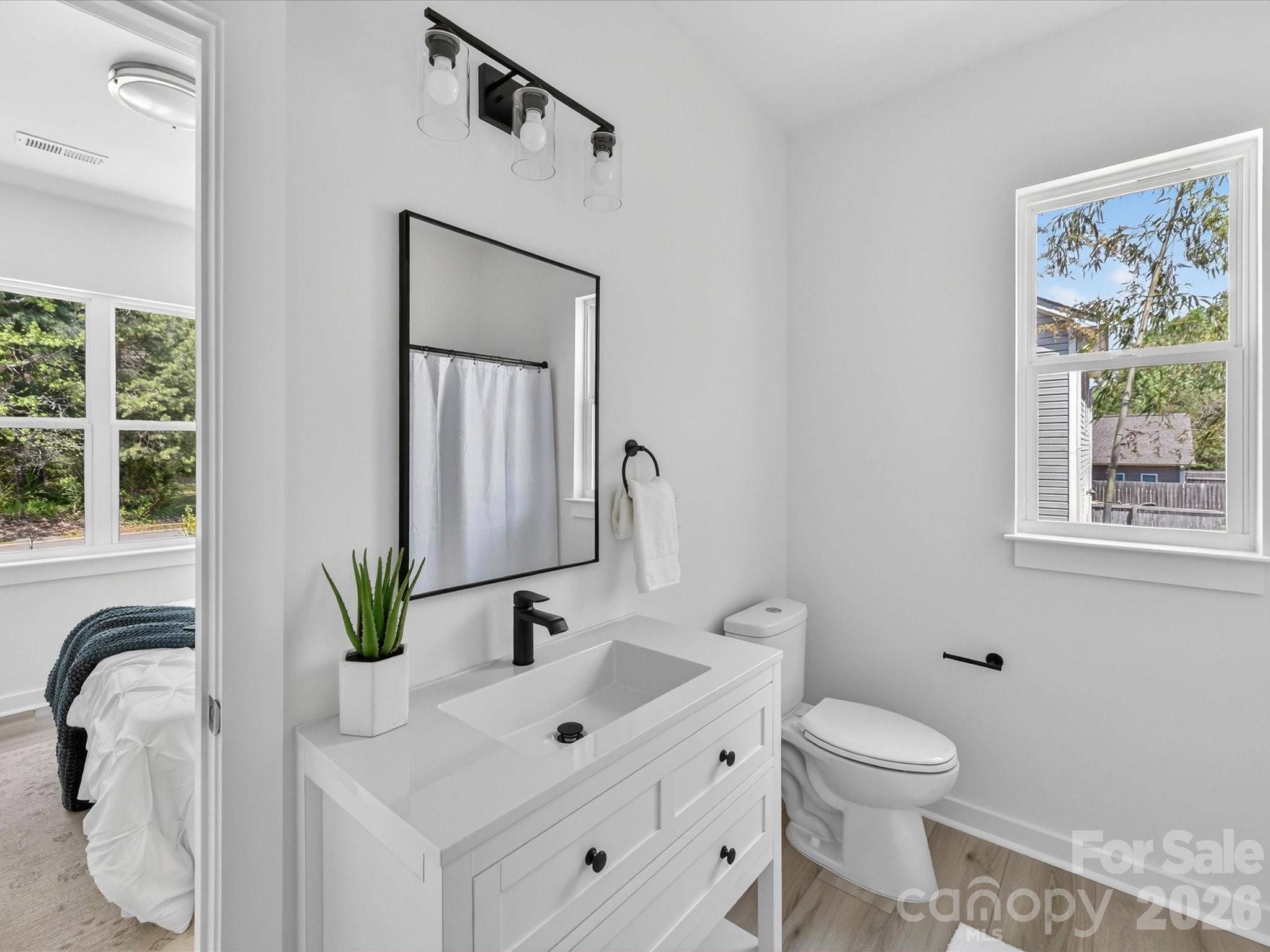 651 Stillgreen LN, Charlotte, NC 28214