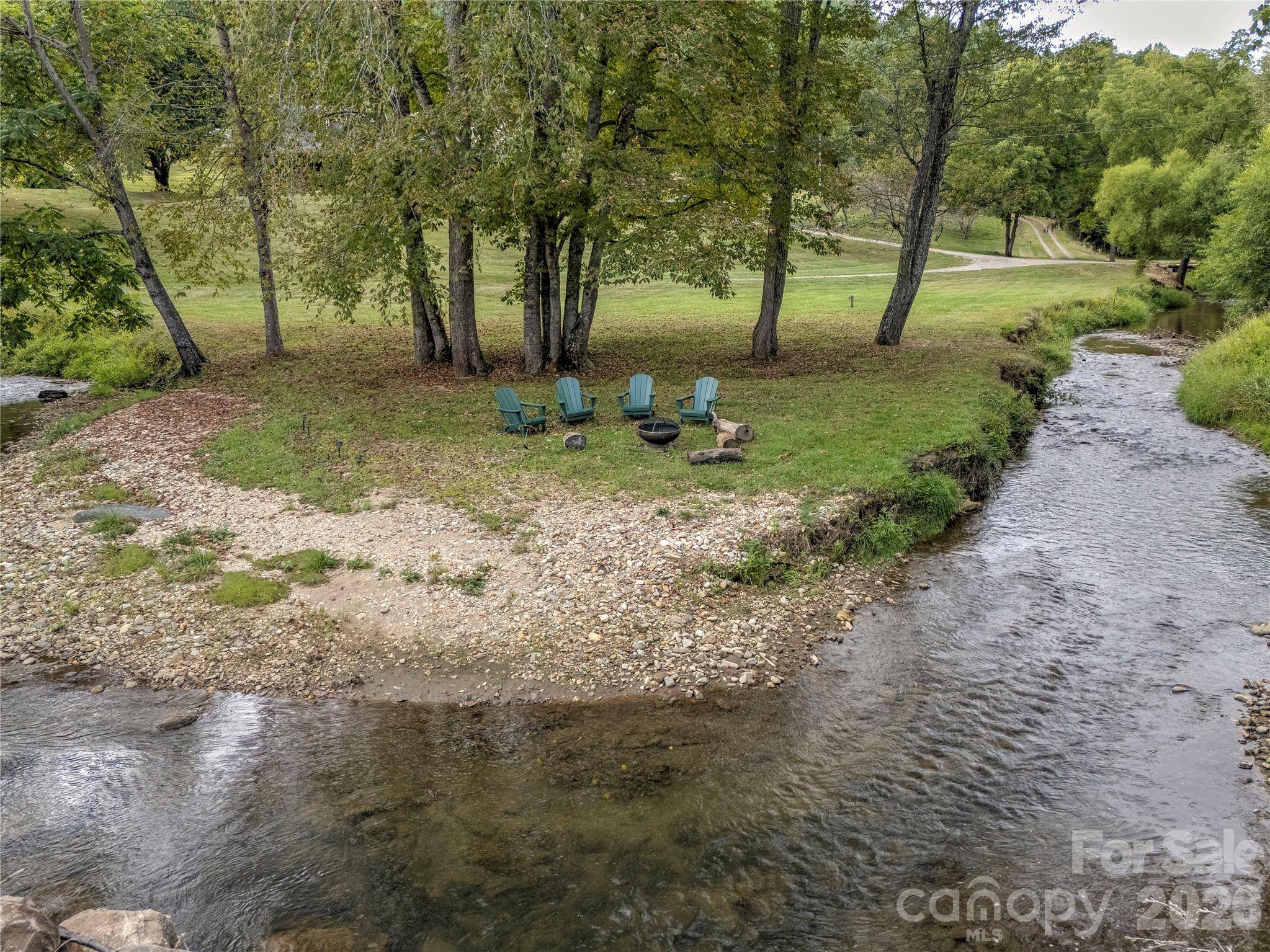 97 Circle E Ranch RD, Burnsville, NC 28714
