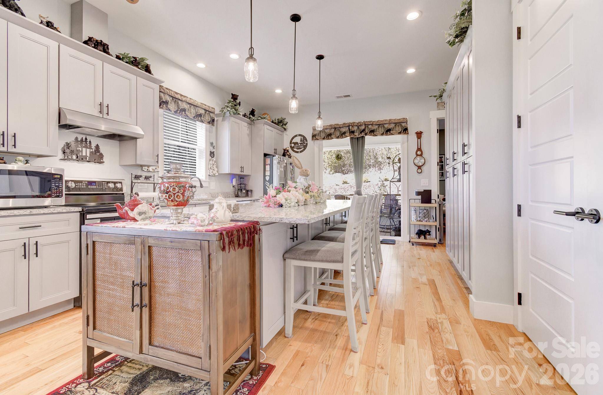 35 Cider Hill LN, Hendersonville, NC 28792