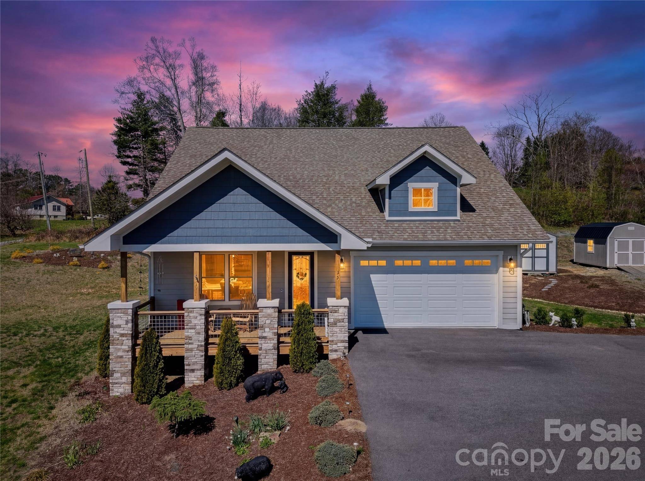 35 Cider Hill LN, Hendersonville, NC 28792