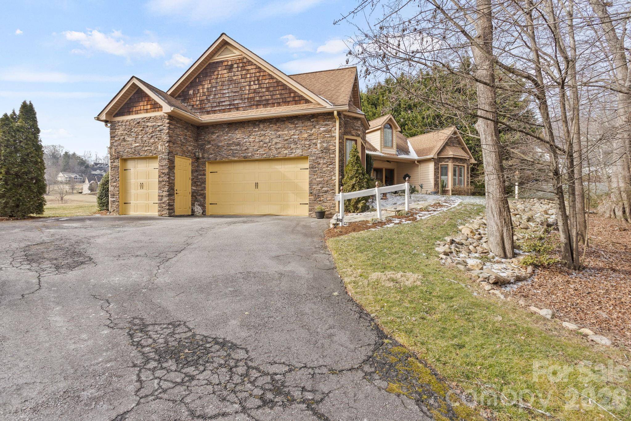 628 Vista Falls RD, Mills River, NC 28759