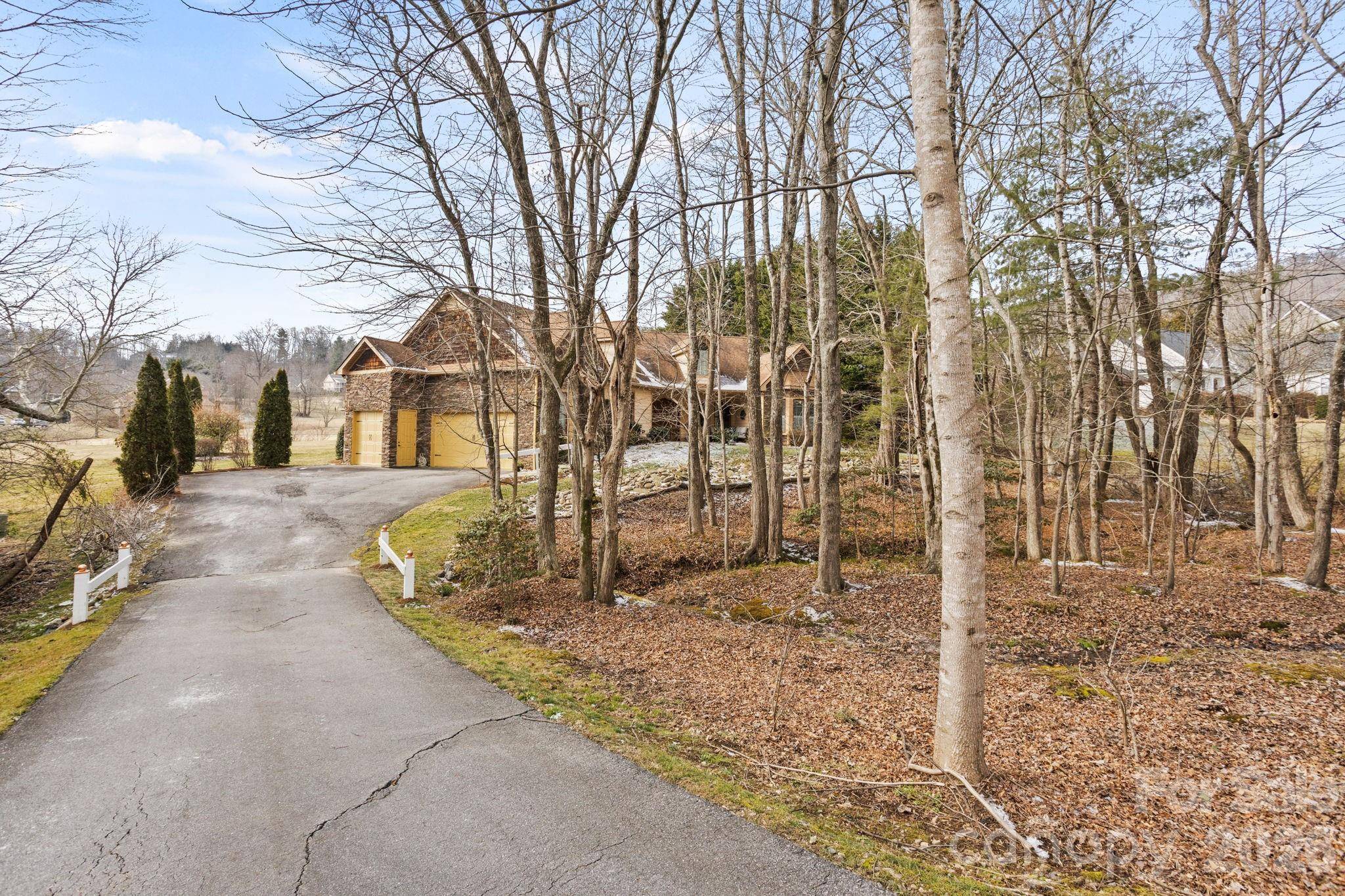 628 Vista Falls RD, Mills River, NC 28759