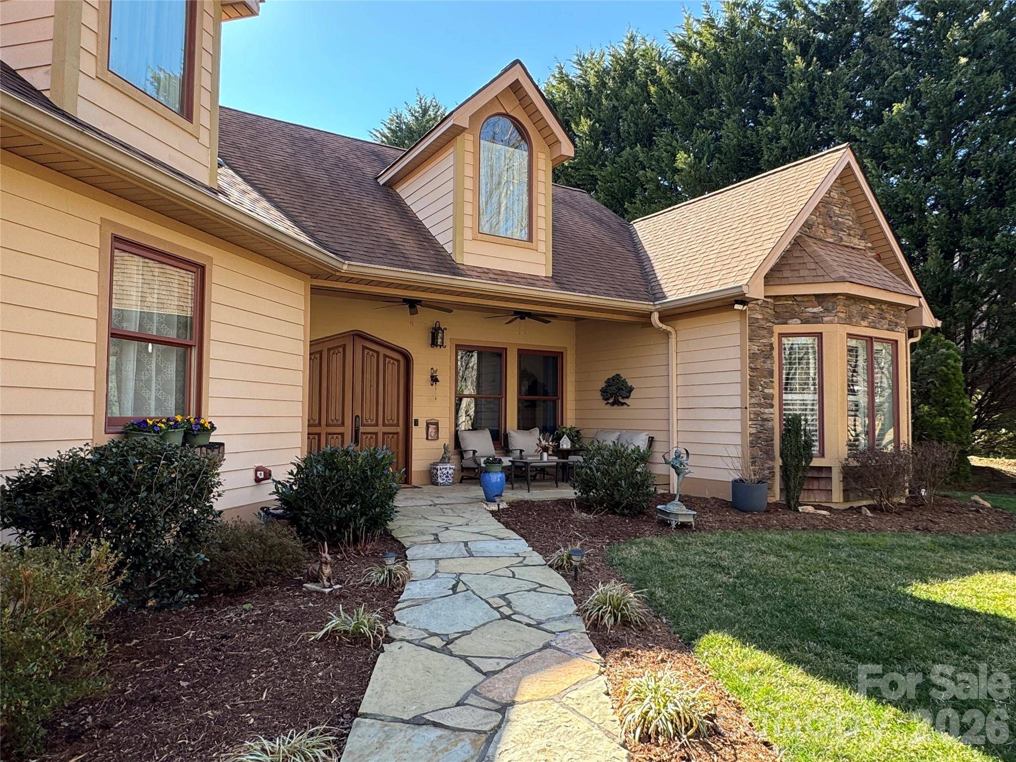 628 Vista Falls RD, Mills River, NC 28759