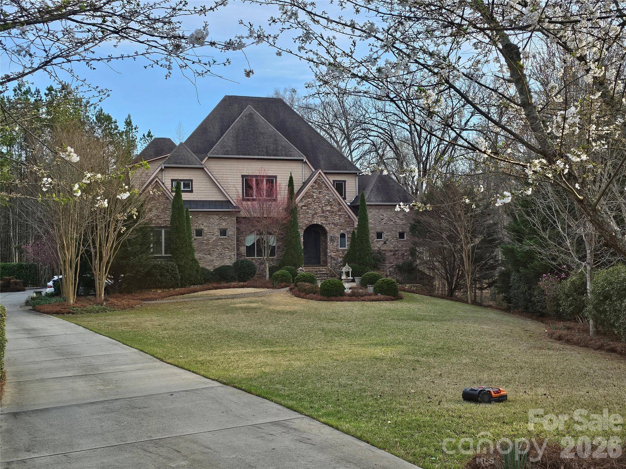 9222 Woodhall Lake DR, Waxhaw, NC 28173