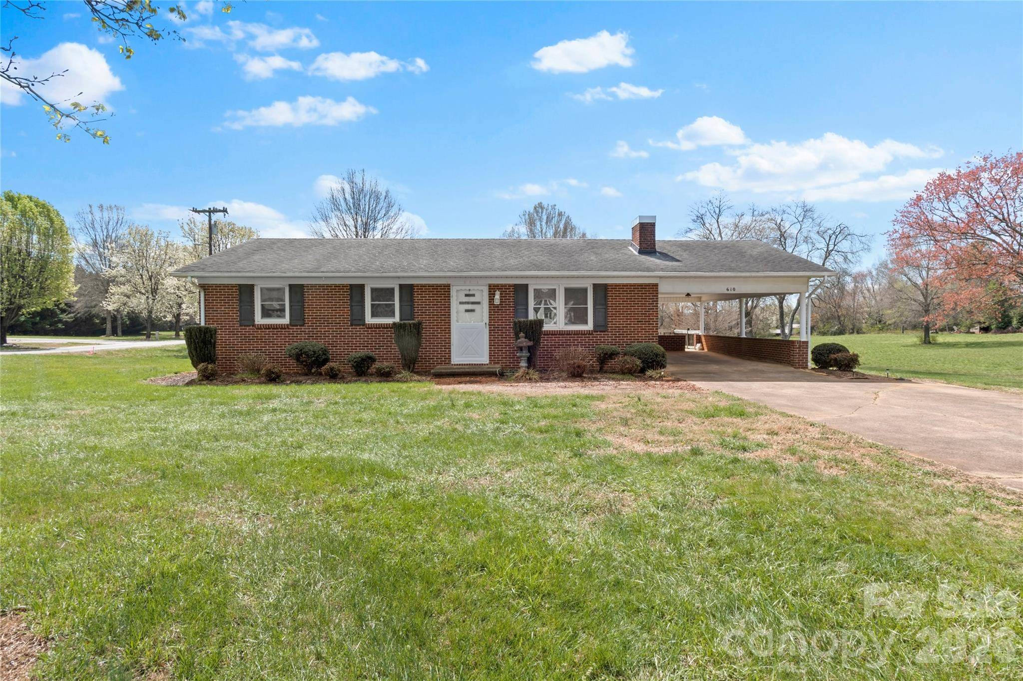 610 Nc 67 HWY, Boonville, NC 27011