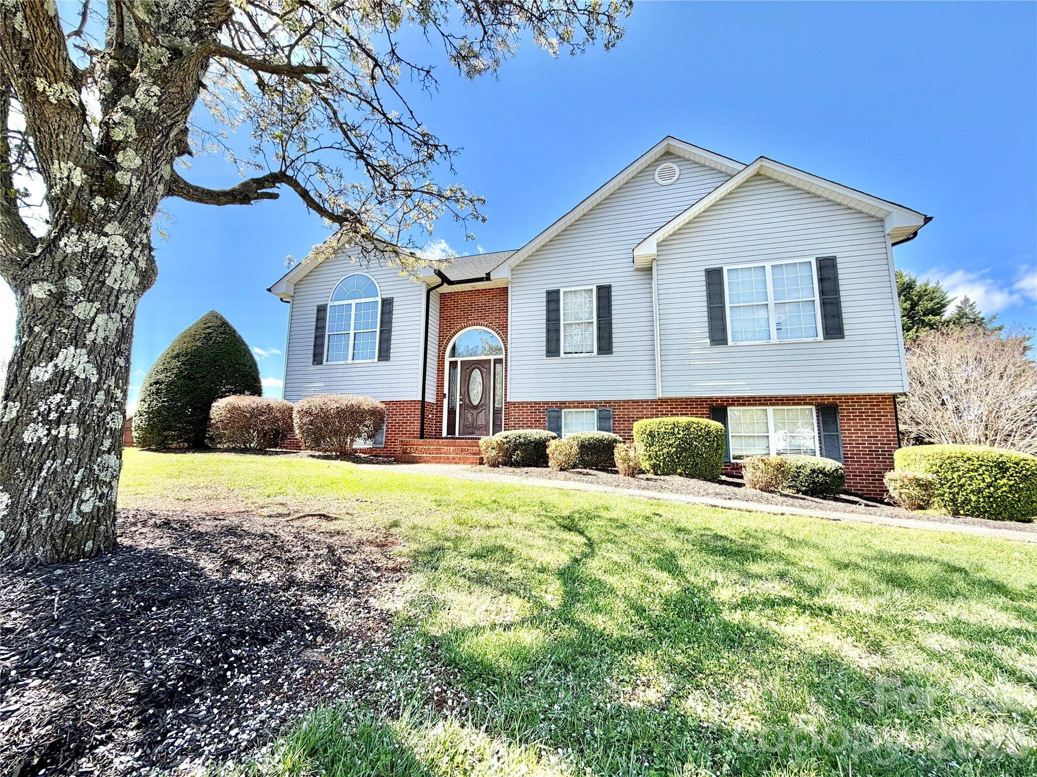 15 Luther Stafford AVE, Taylorsville, NC 28681