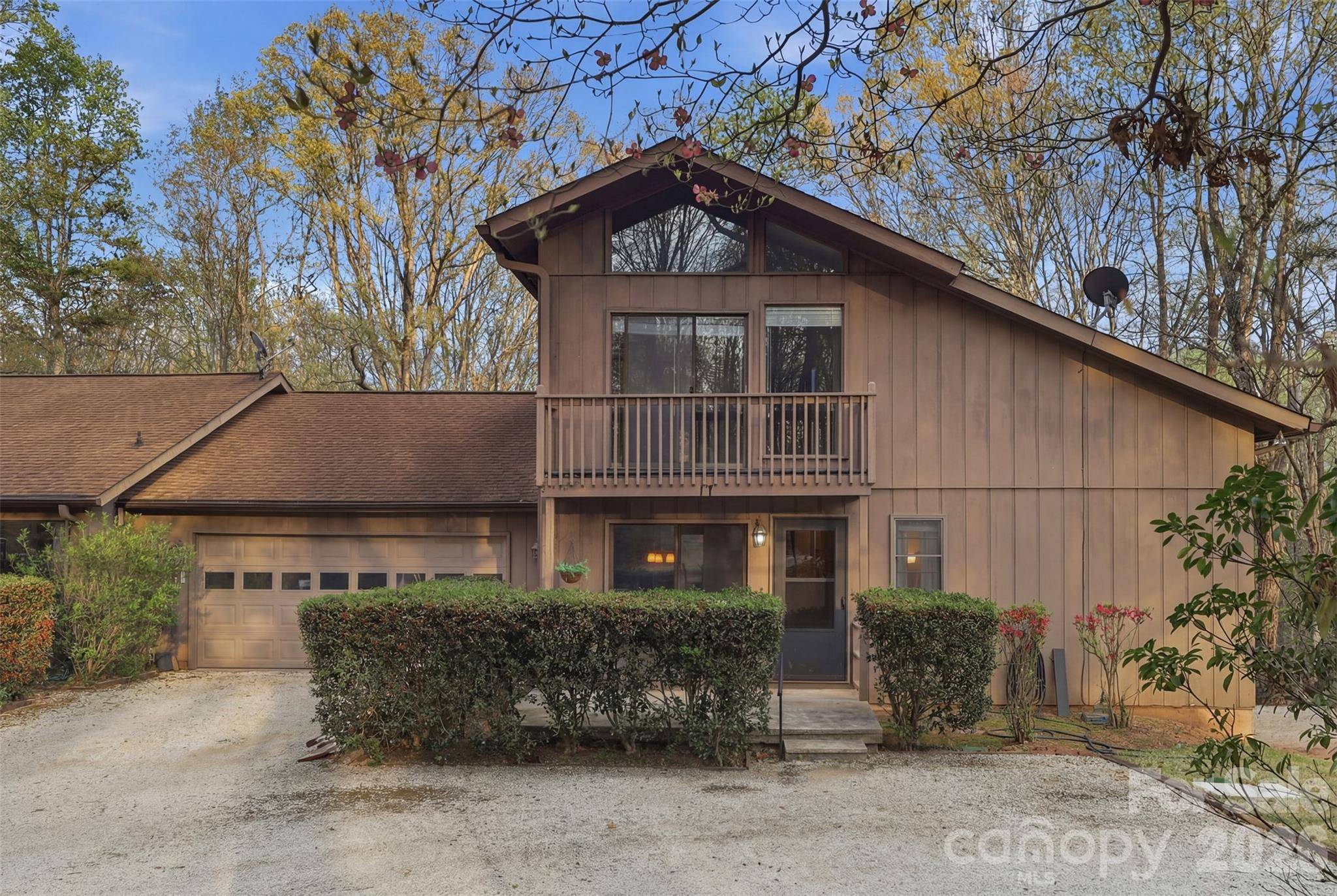 17 Knoll DR, Columbus, NC 28722