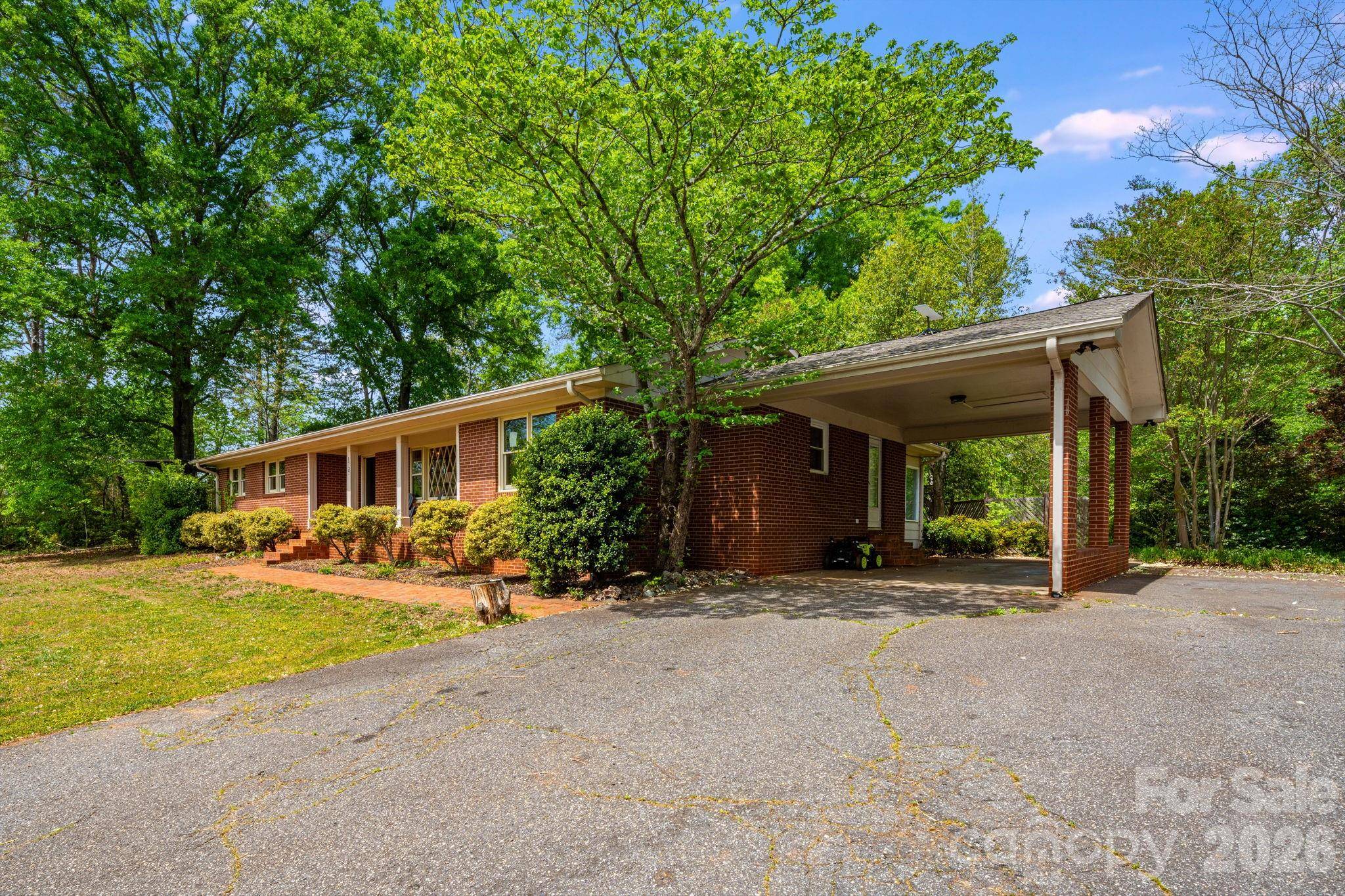 1737 Whitesides RD, Forest City, NC 28043