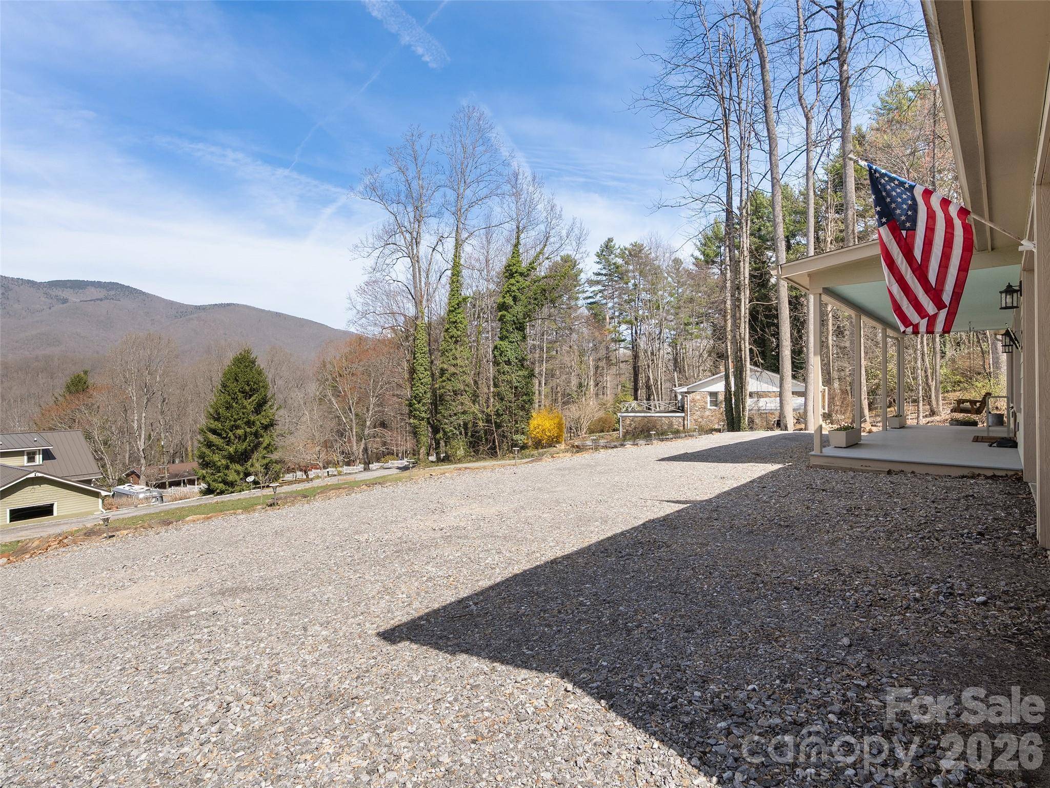 33 Freedom DR, Waynesville, NC 28786