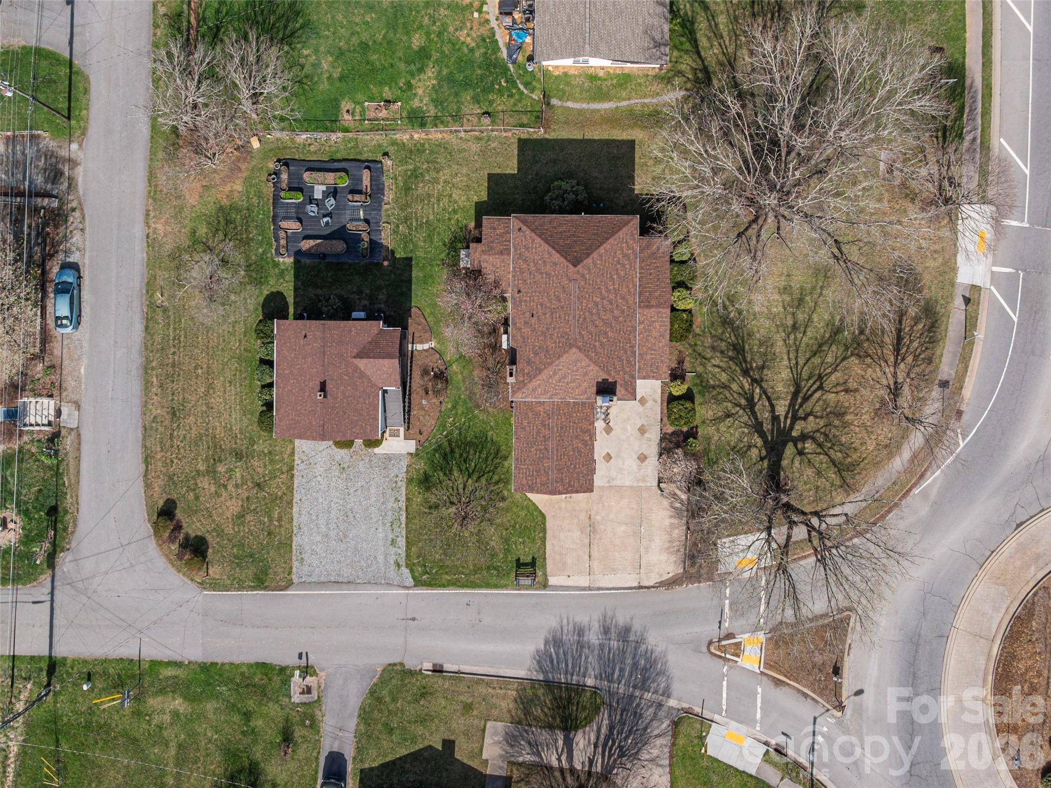 20 Zemery LN, Waynesville, NC 28786