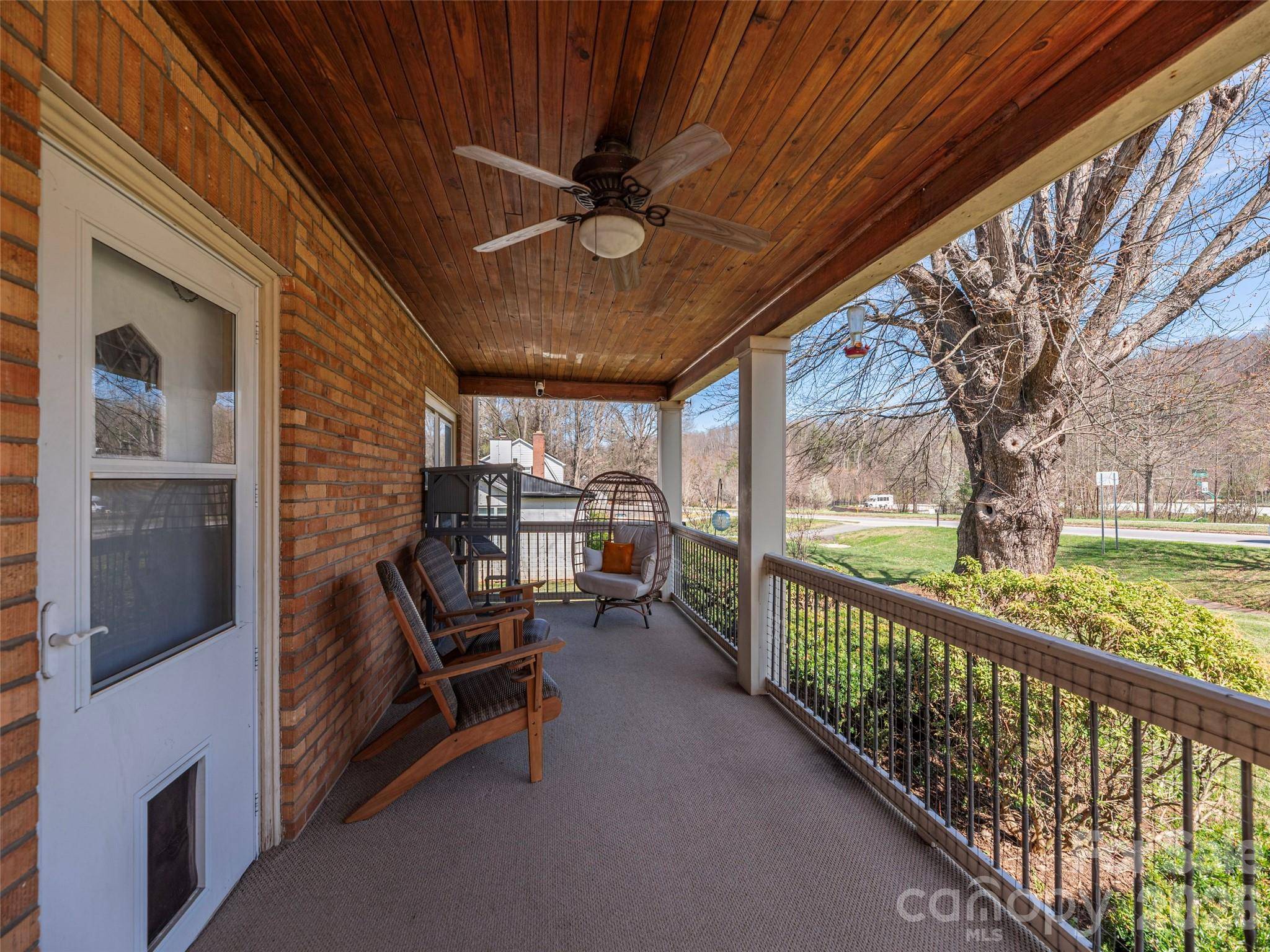 20 Zemery LN, Waynesville, NC 28786