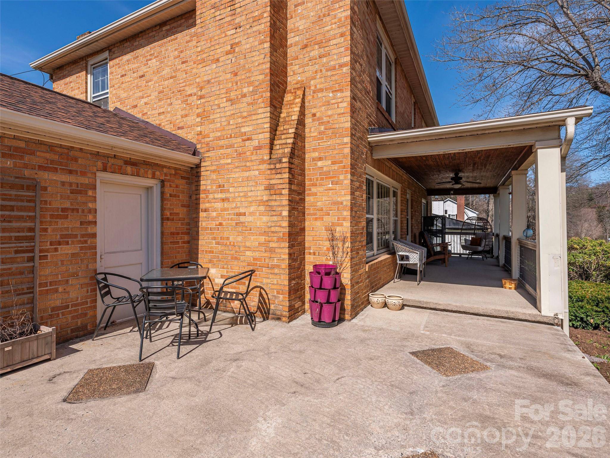 20 Zemery LN, Waynesville, NC 28786