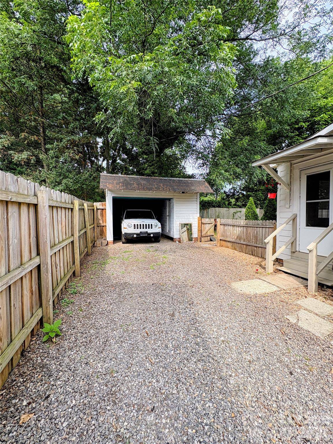 416 S Race ST, Statesville, NC 28677