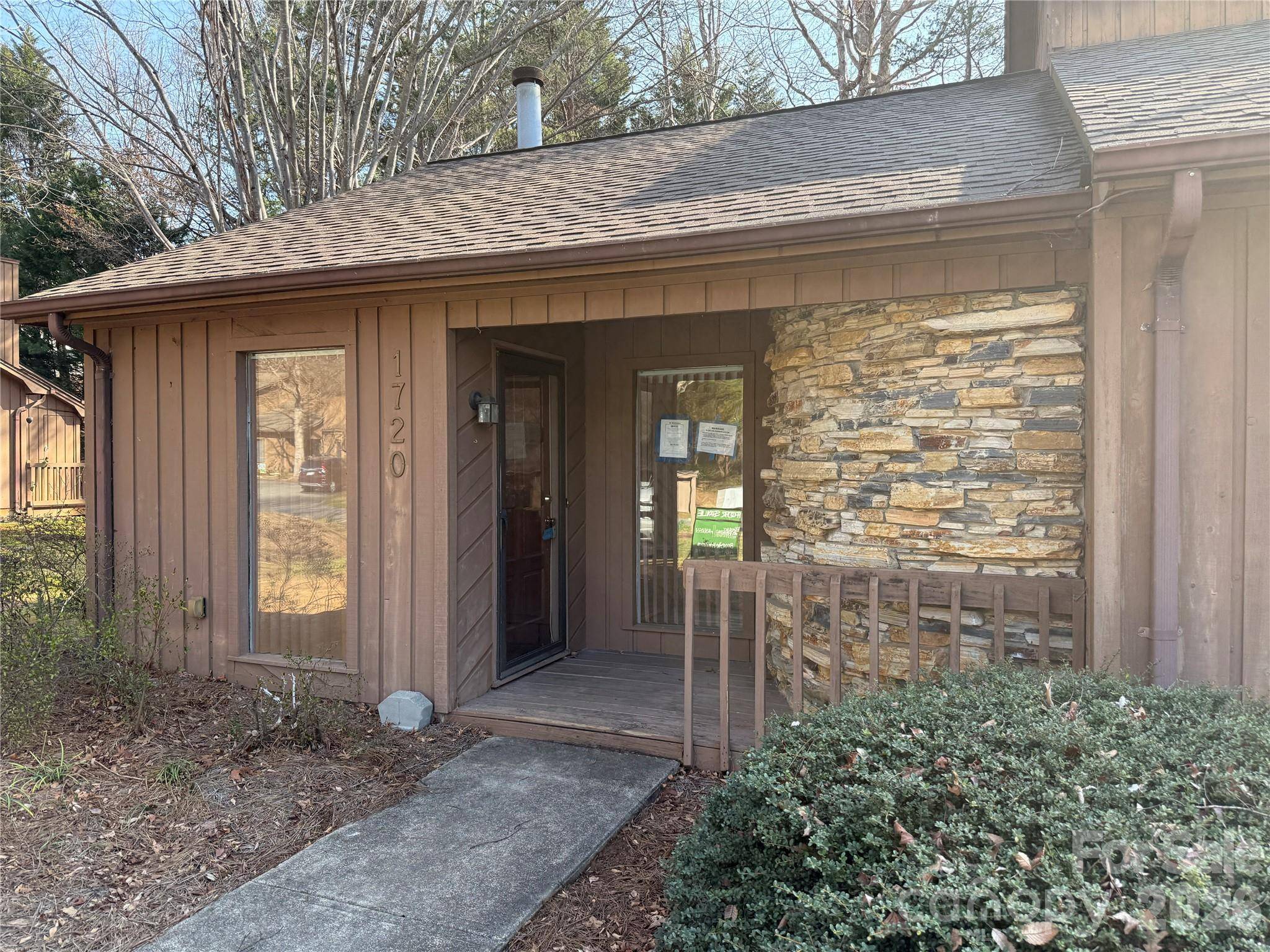 1720 12th ST NE, Hickory, NC 28601