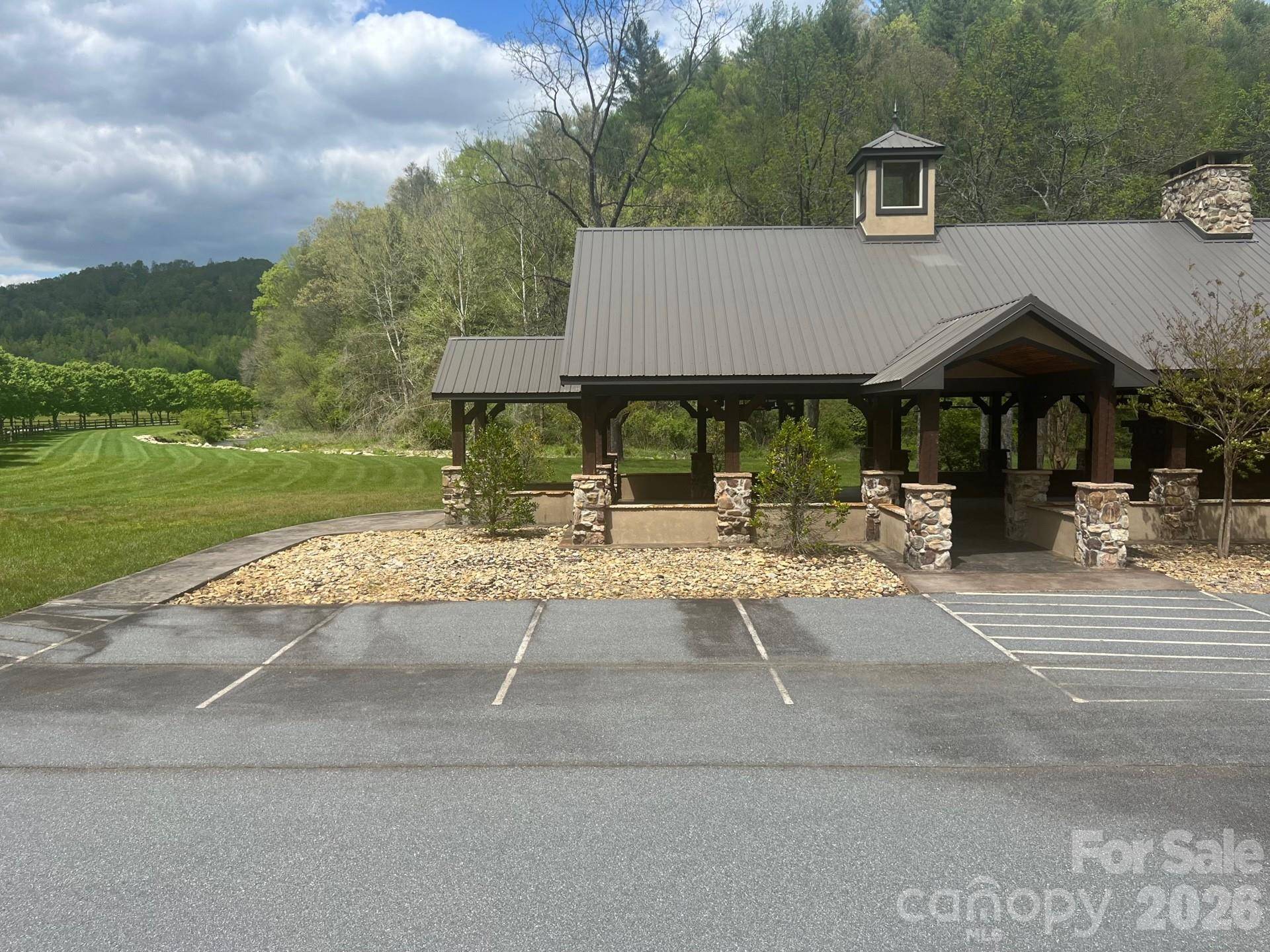 531 Roca Vista DR, Lenoir, NC 28645