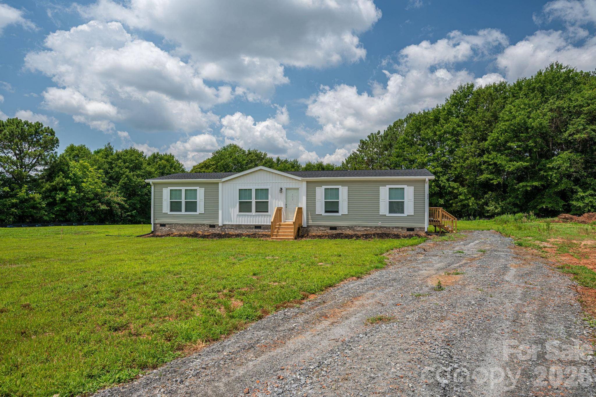 808 W Eagleview LN, Lawndale, NC 28090