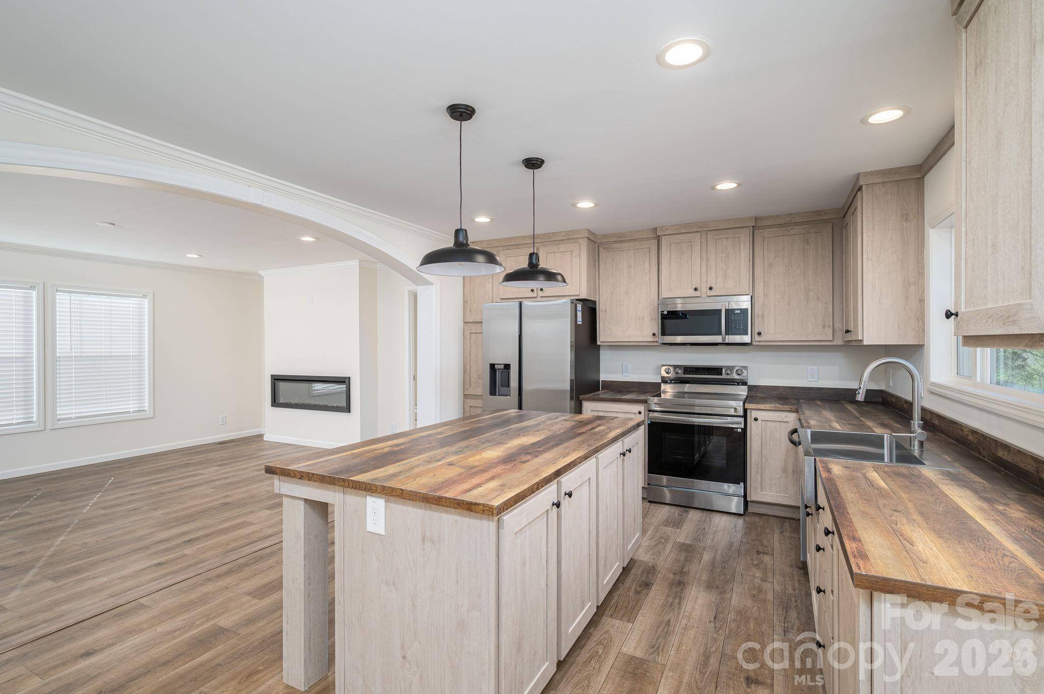 808 W Eagleview LN, Lawndale, NC 28090
