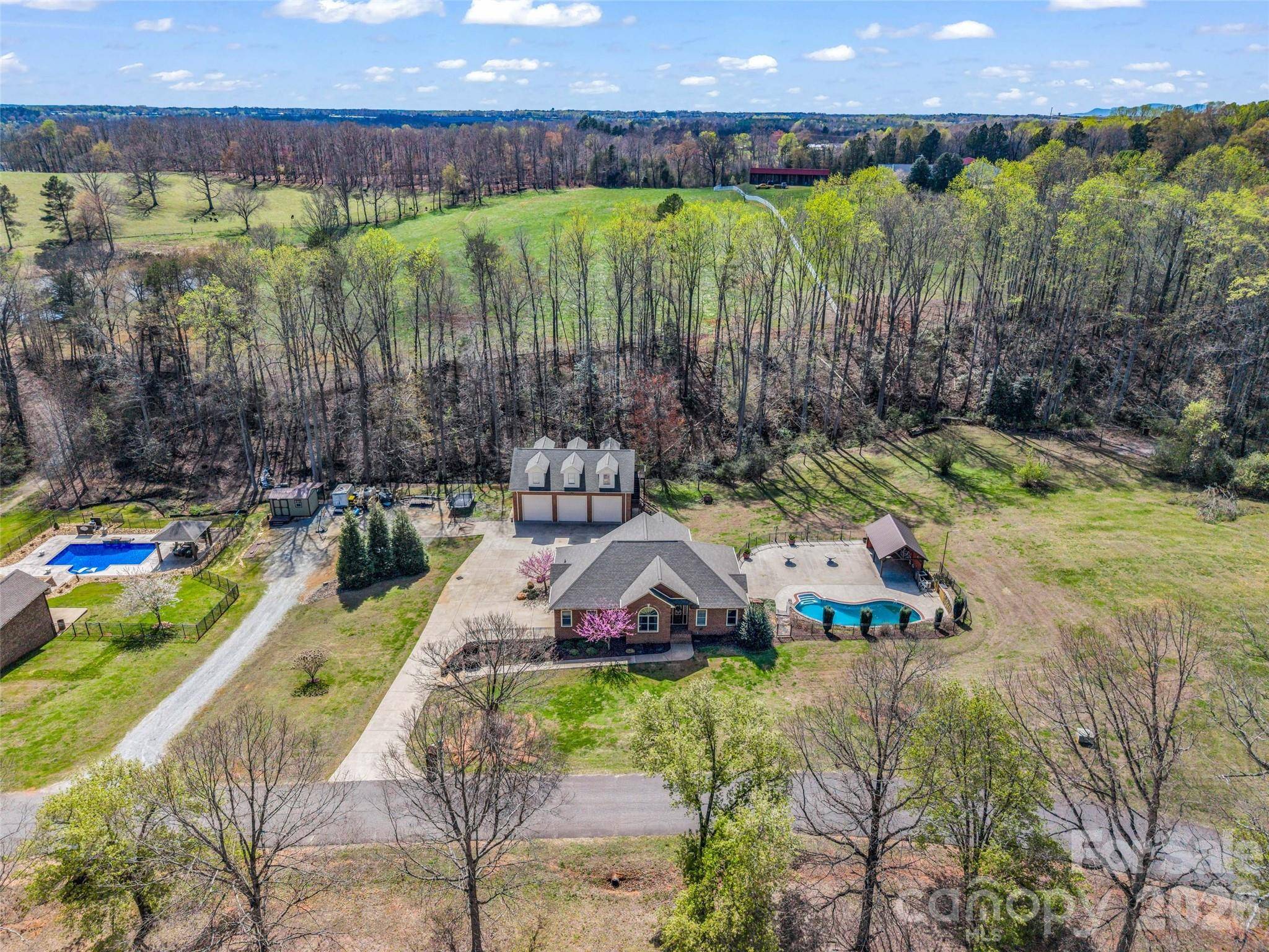 148 Fairway DR, Forest City, NC 28043