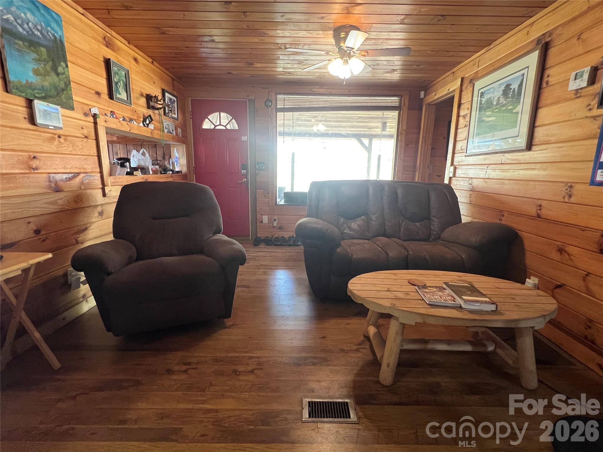 365 Hillbilly LN, Mill Spring, NC 28756