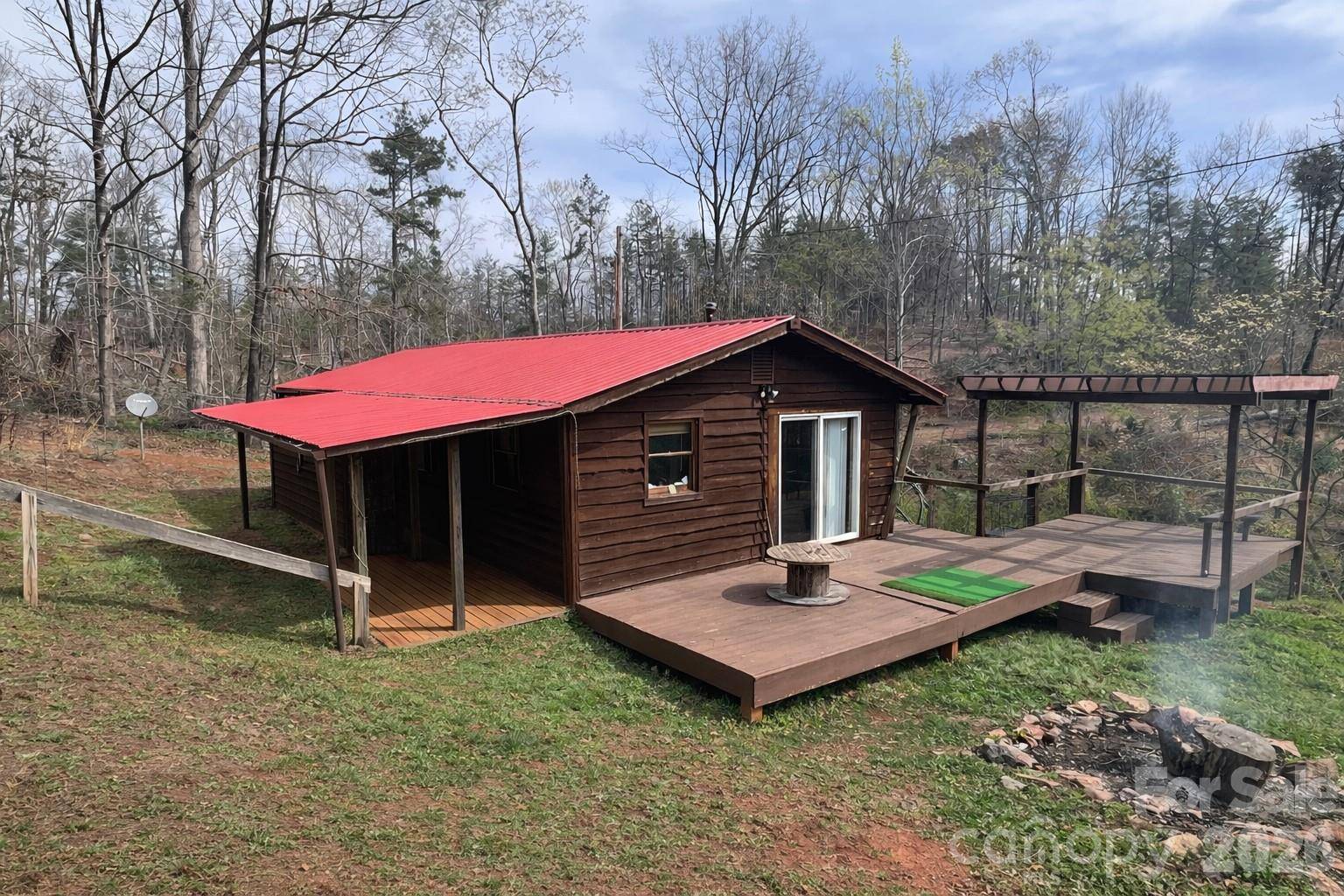 365 Hillbilly LN, Mill Spring, NC 28756