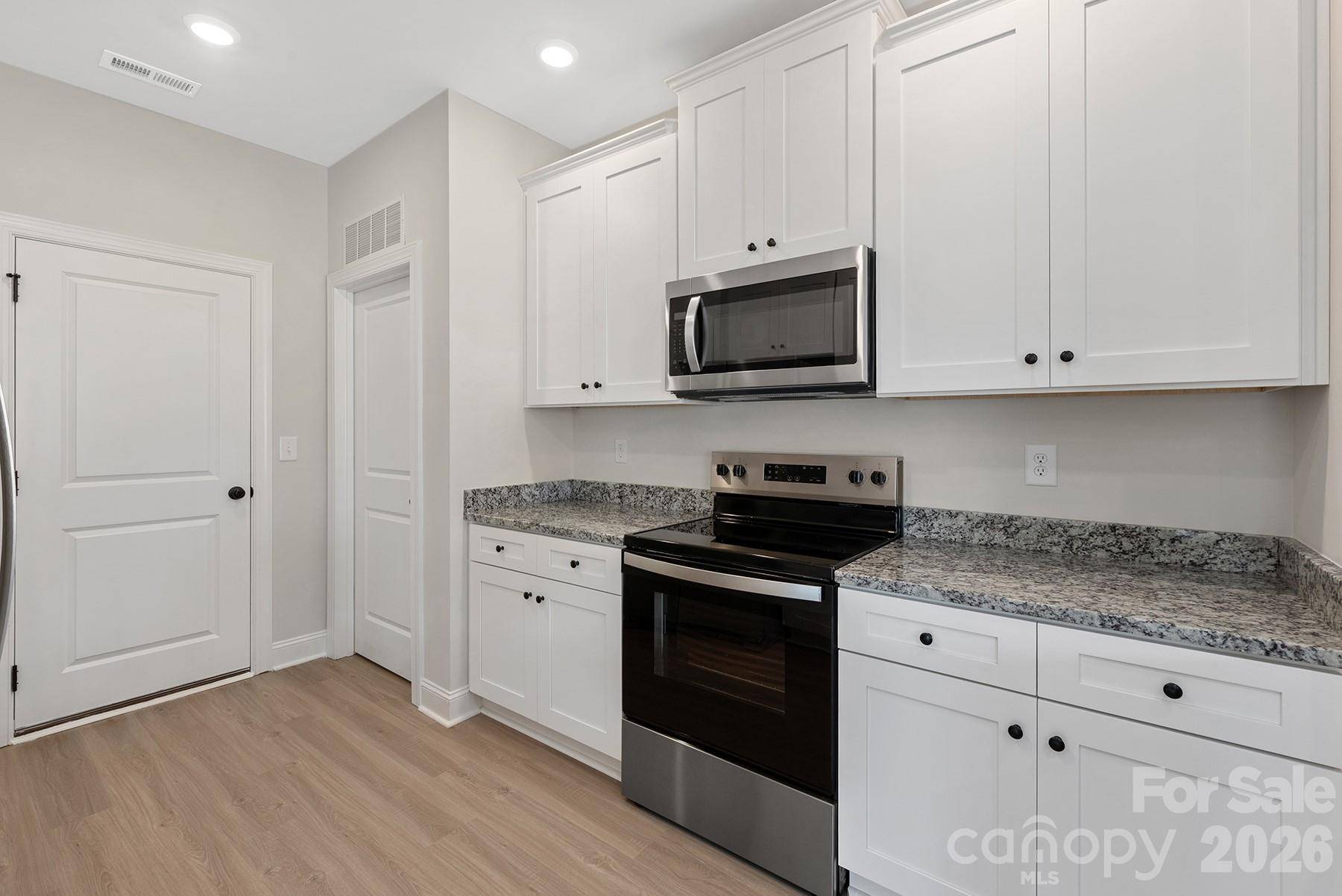 6623 Fairford DR, Charlotte, NC 28215