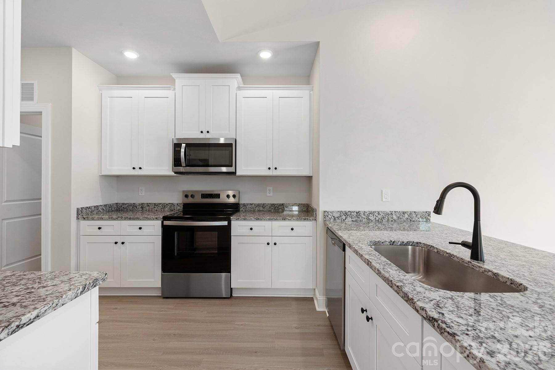 6623 Fairford DR, Charlotte, NC 28215