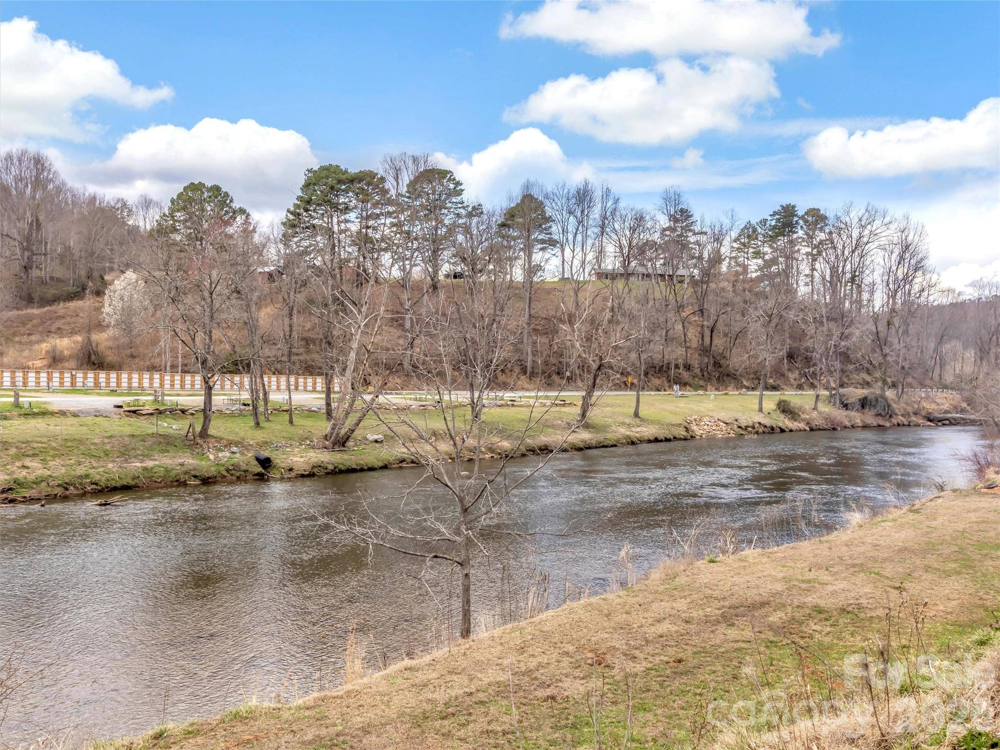 522 N River RD, Sylva, NC 28779