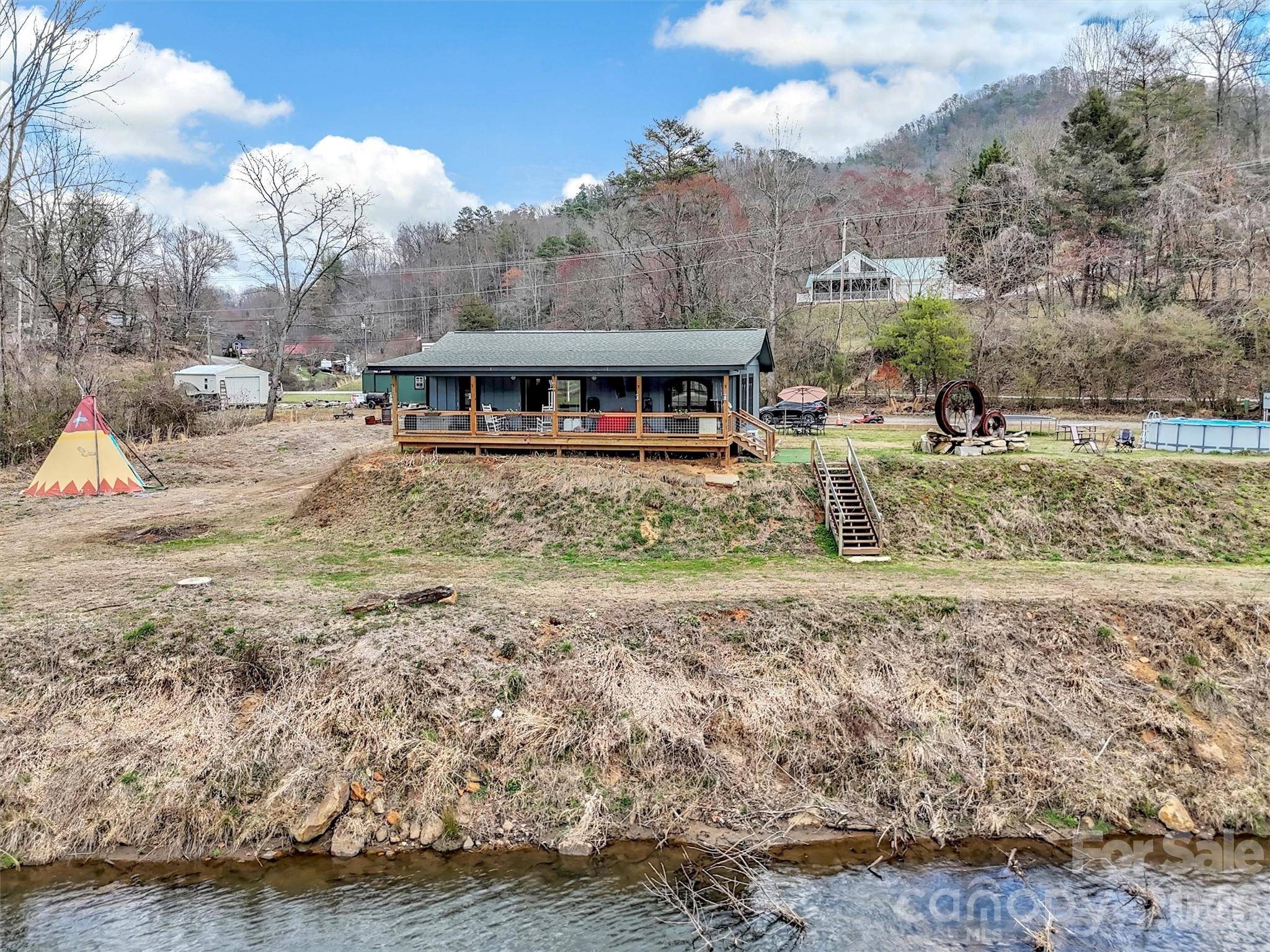 522 N River RD, Sylva, NC 28779