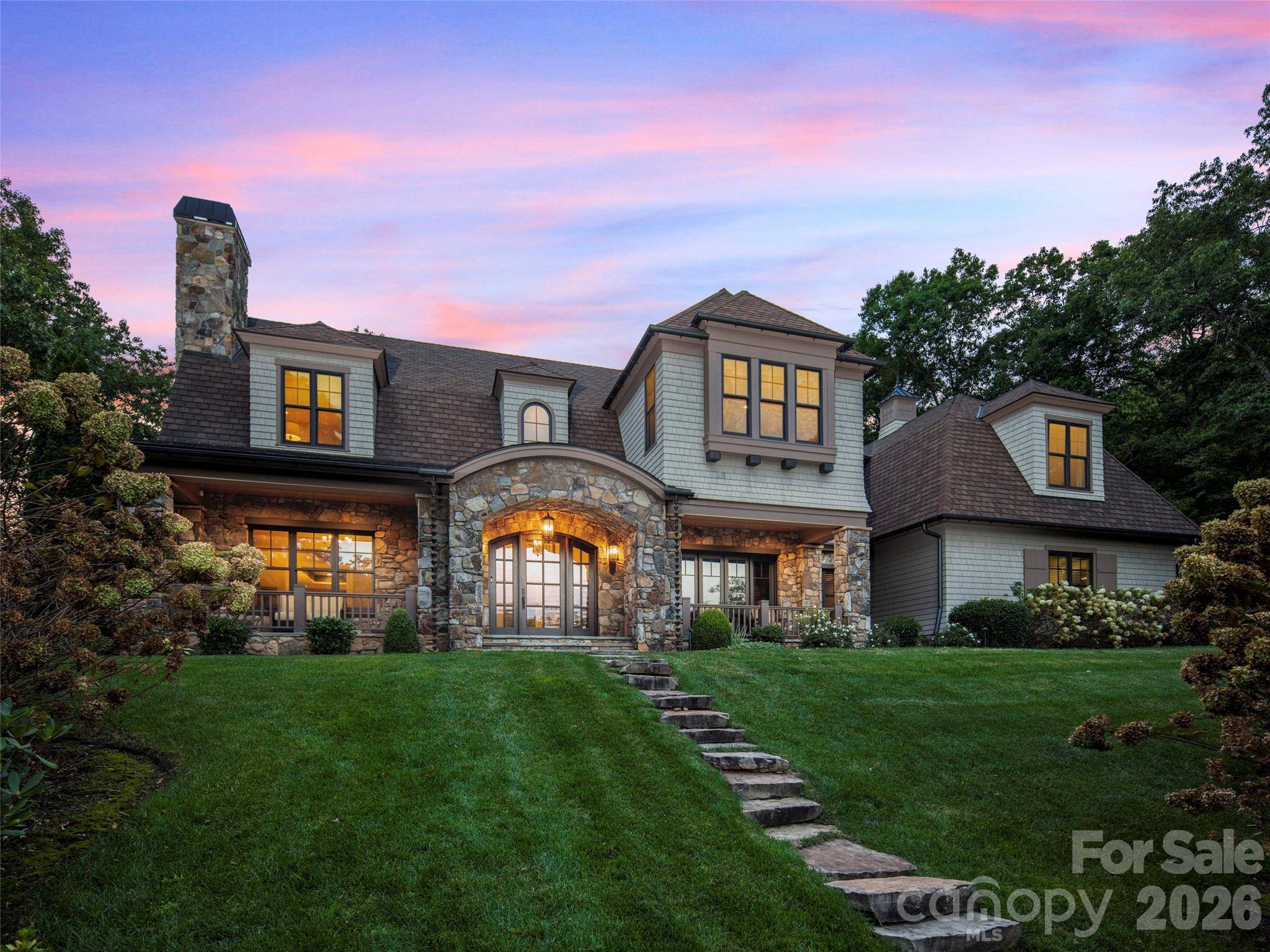 1946 White Tree TRL, Arden, NC 28704