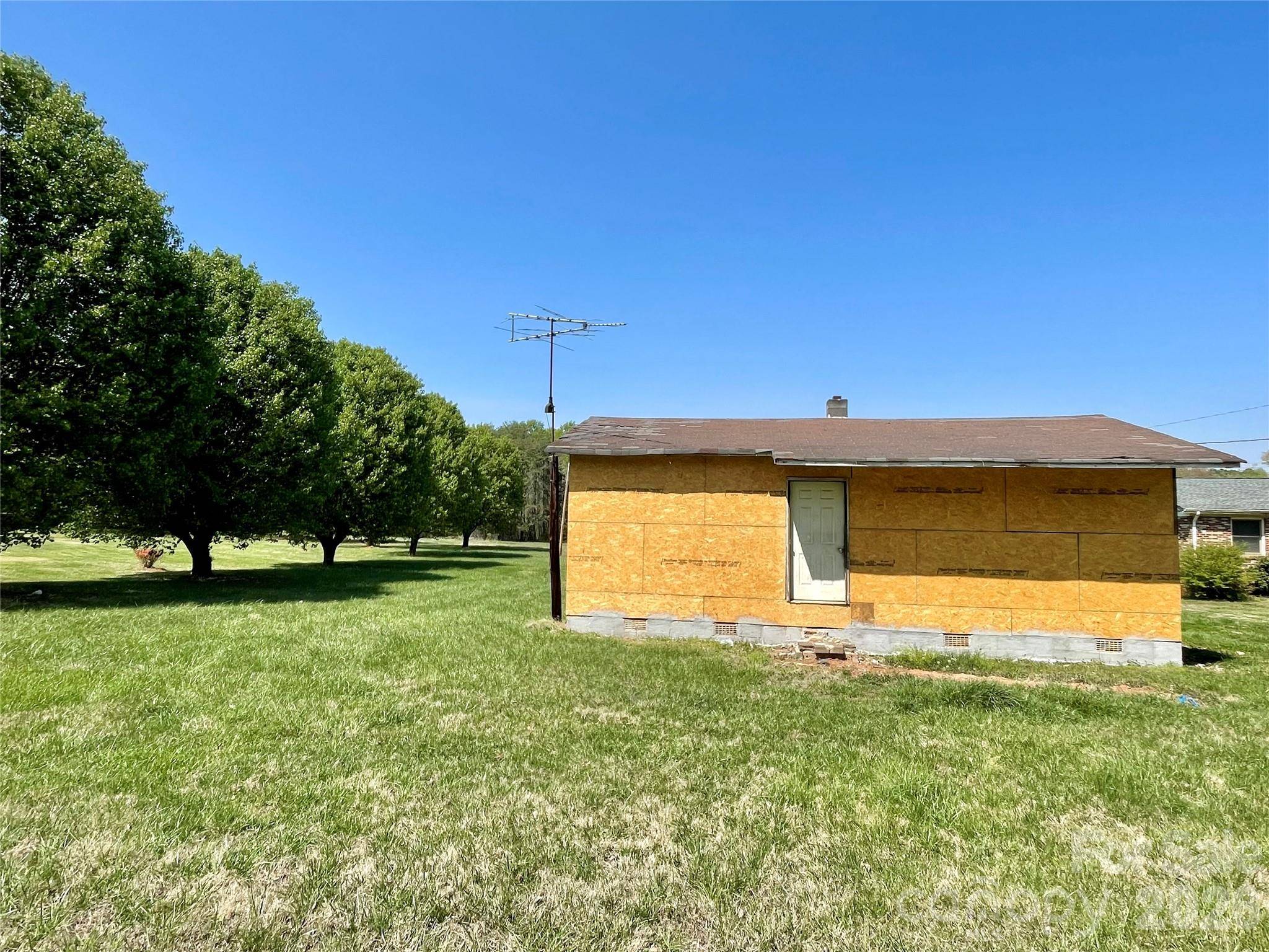 119 Z A Hunter RD, Bessemer City, NC 28016