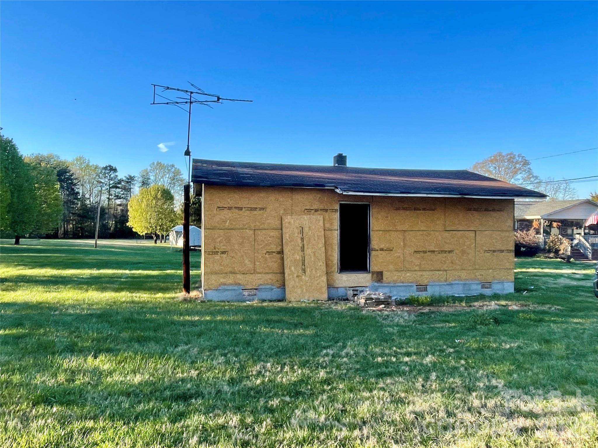 119 Z A Hunter RD, Bessemer City, NC 28016