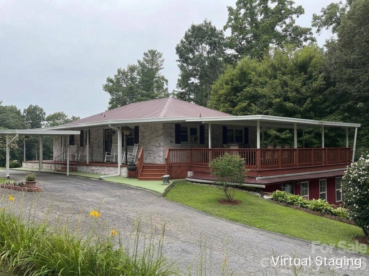 44 Tuttle RD, Hendersonville, NC 28792