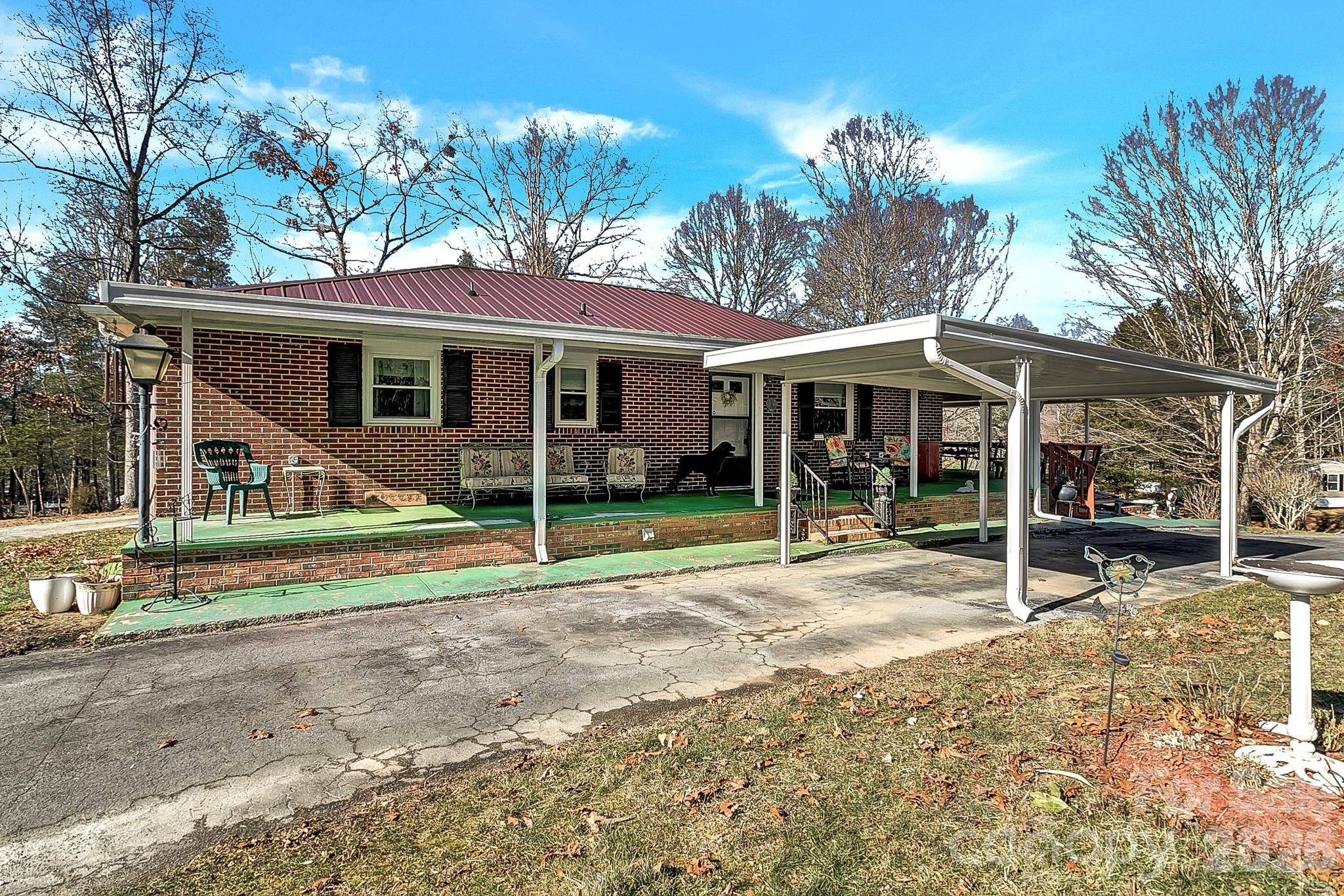 44 Tuttle RD, Hendersonville, NC 28792