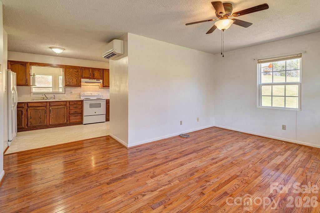 216 Pickens RD, Weaverville, NC 28787
