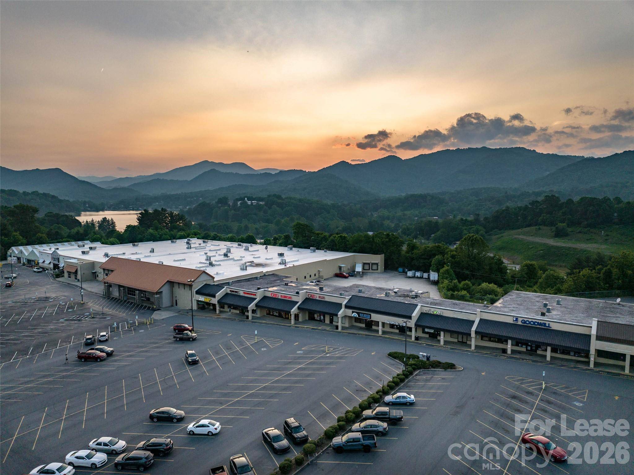 183 Paragon Pkwy #3A, Clyde, NC 28721