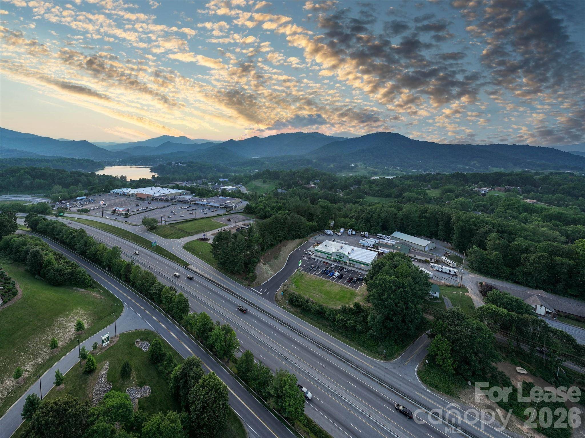 183 Paragon Pkwy #3A, Clyde, NC 28721
